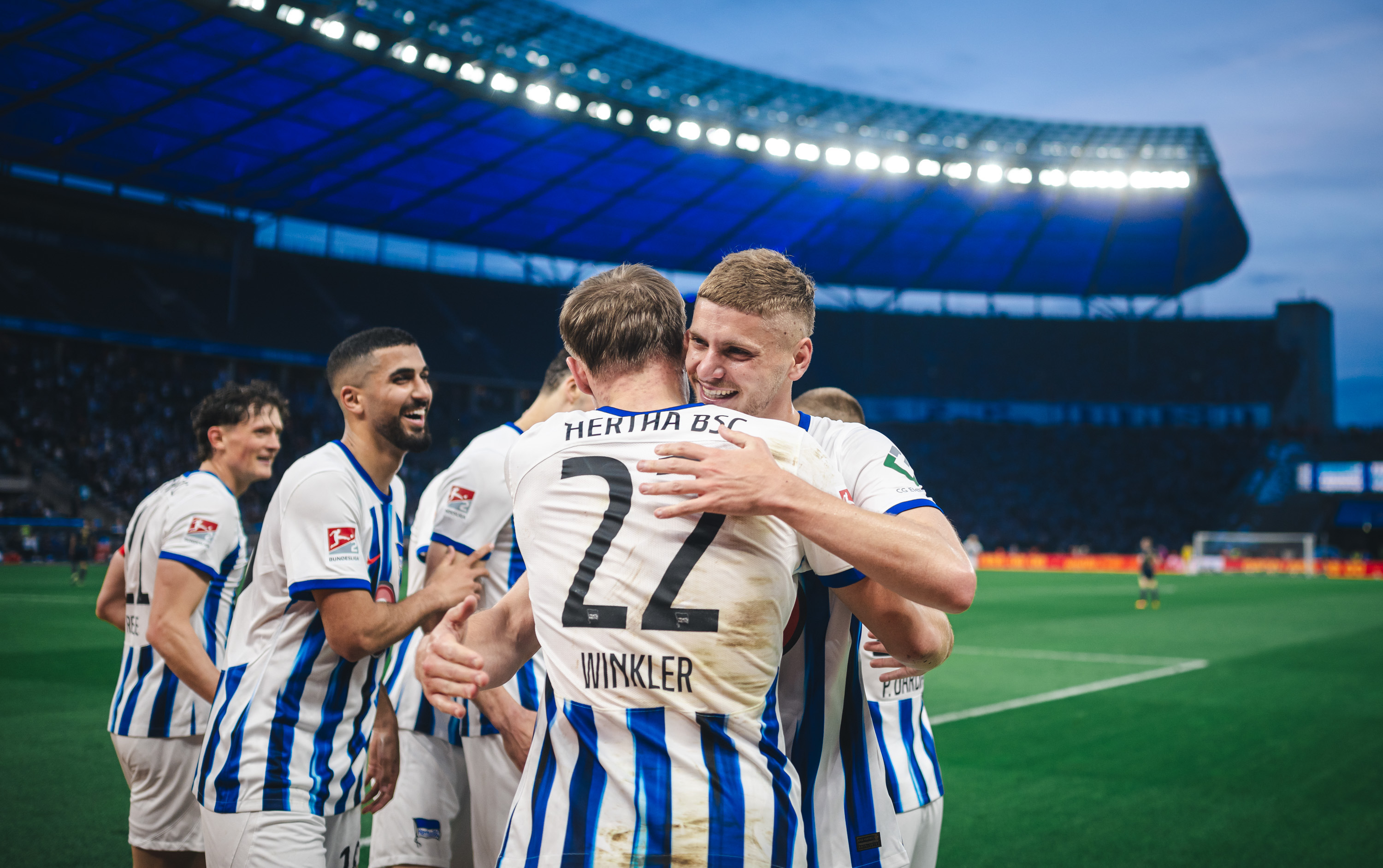 Marten Winkler and Palkó Dárdai celebrate after the third goal.