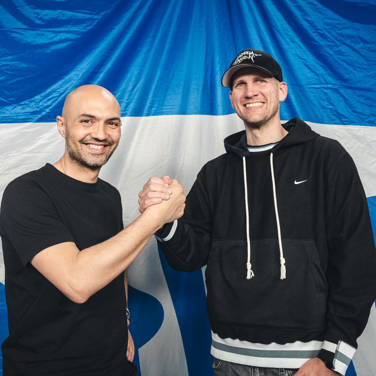 Sofian Chahed und Manuel Meister beim Handschlag.