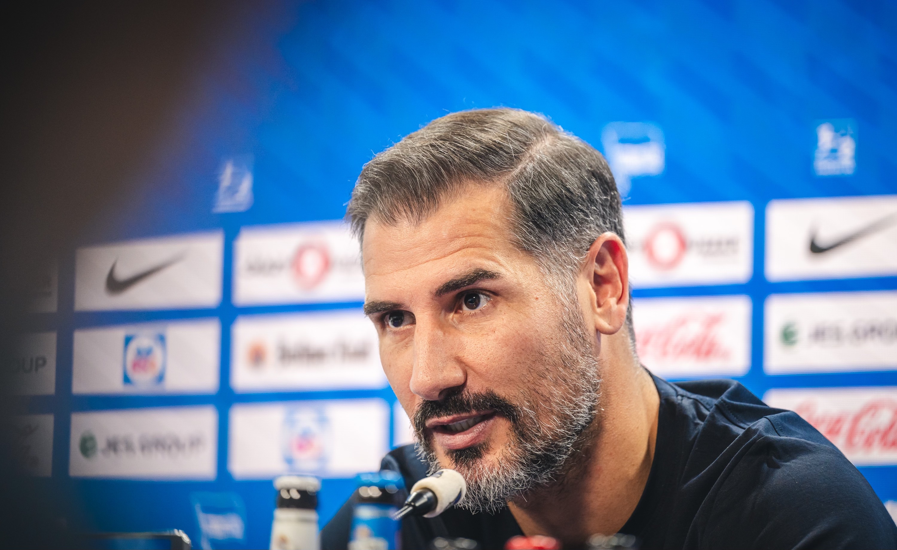 Cristian Fiél stellt sich bei seiner ersten Pressekonferenz vor.