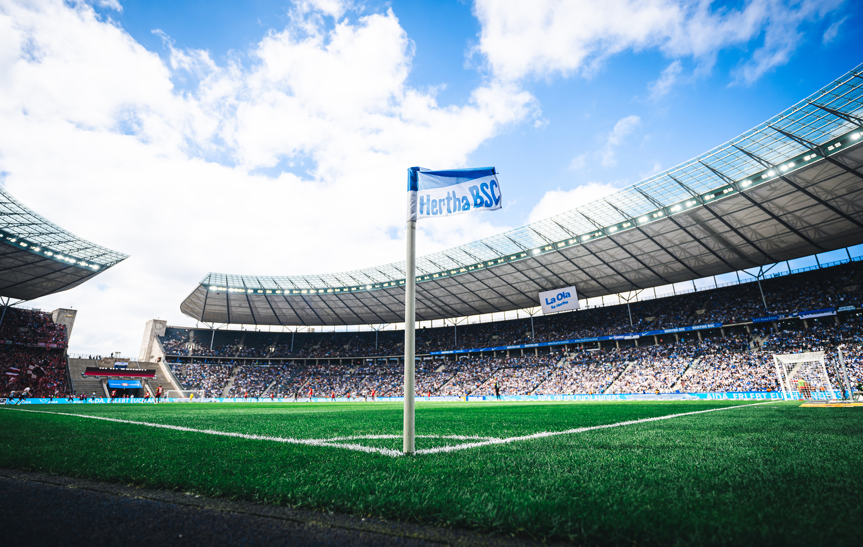 Eine Eckfahne im Berliner Olympiastadion.