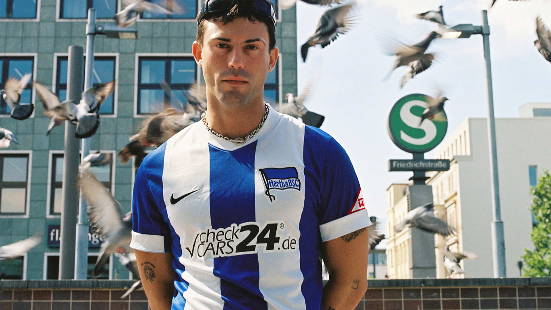 Das neue Heimtrikot von Hertha BSC für die Saison 2024/25.