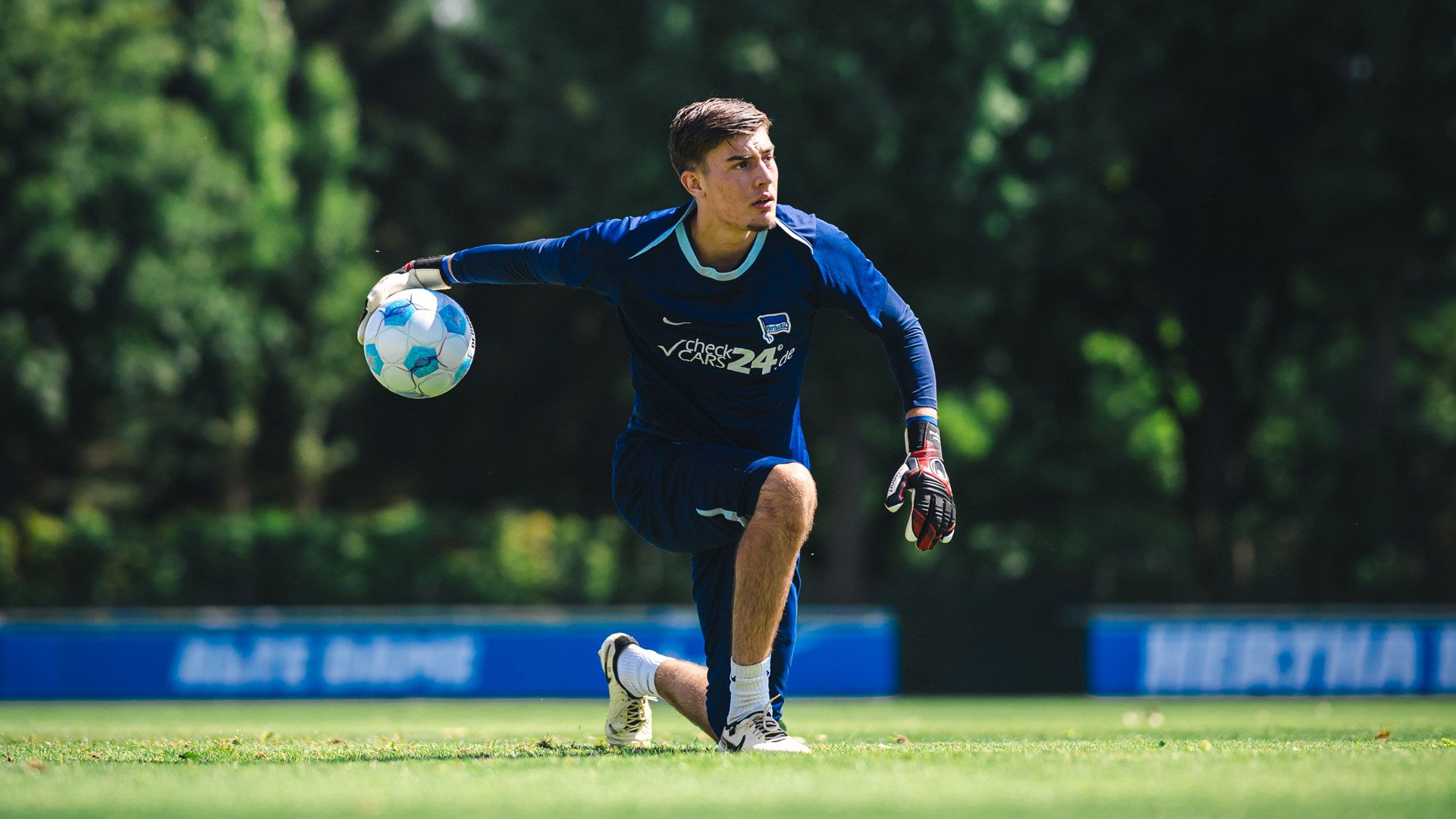 Robert Kwasigroch arbeitet im Training.
