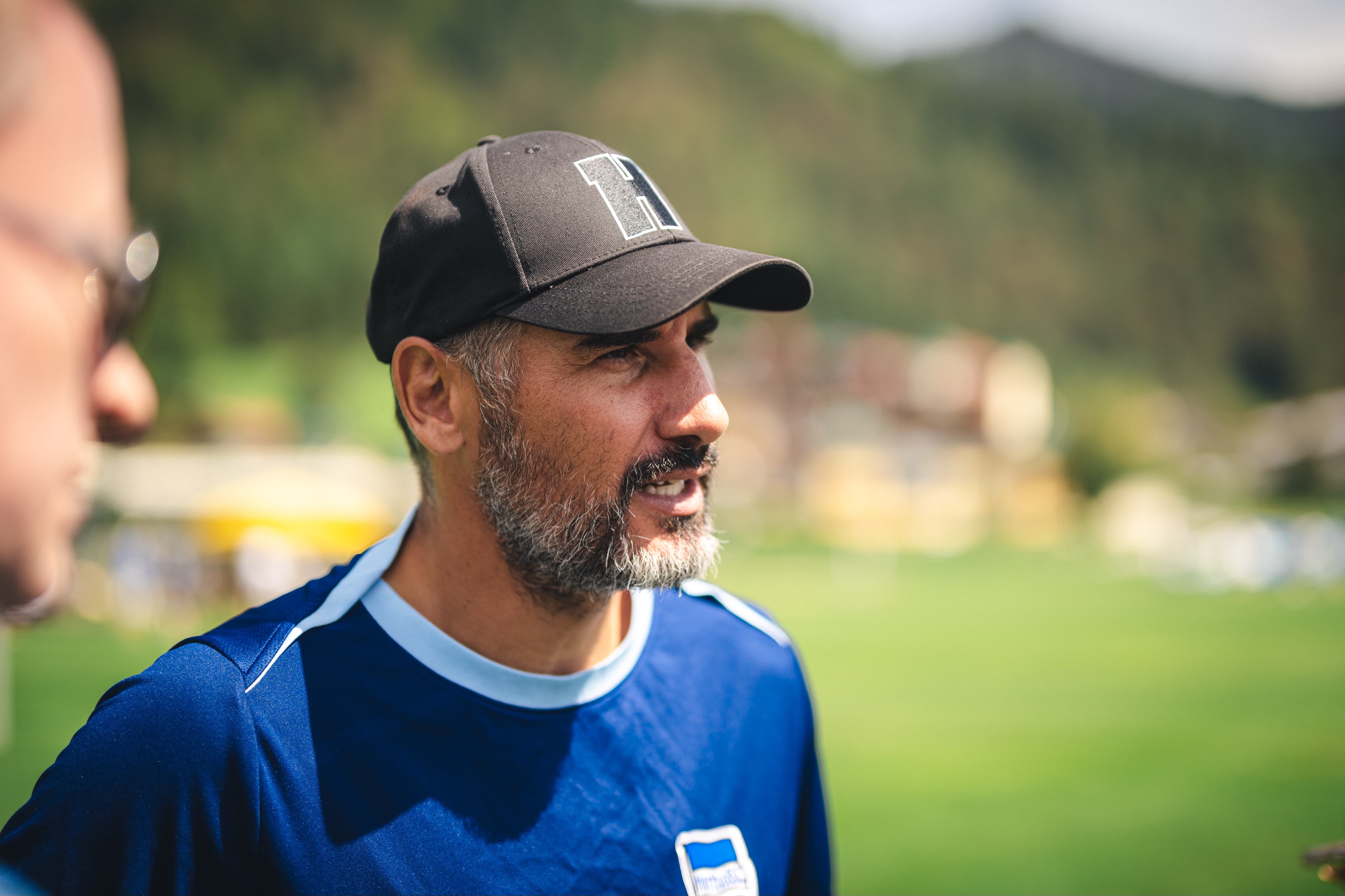 Cristian Fiél in einer Medienrunde am Walchsee.