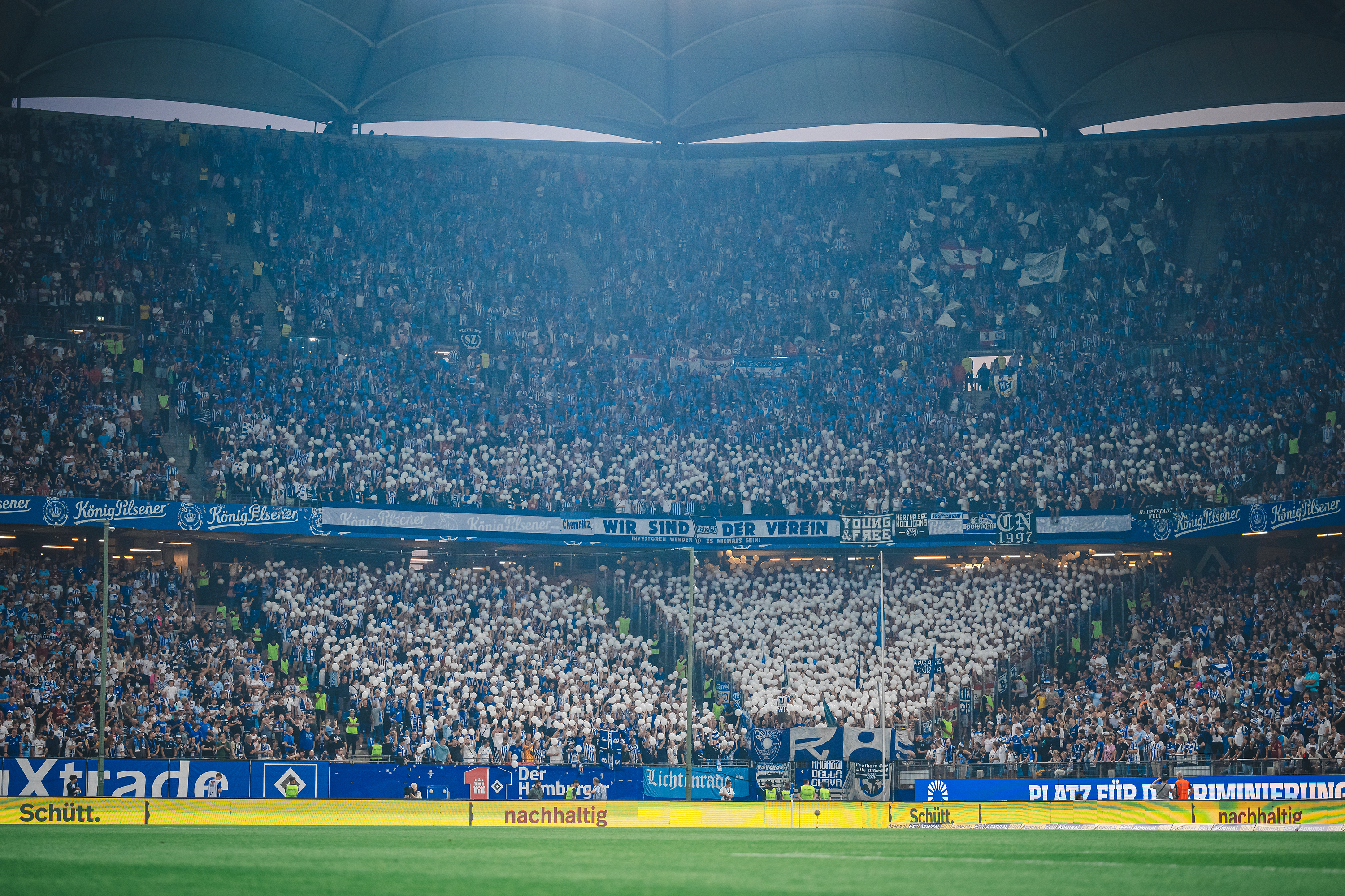 Der Gästeblock beim Auswärtsspiel in Hamburg.