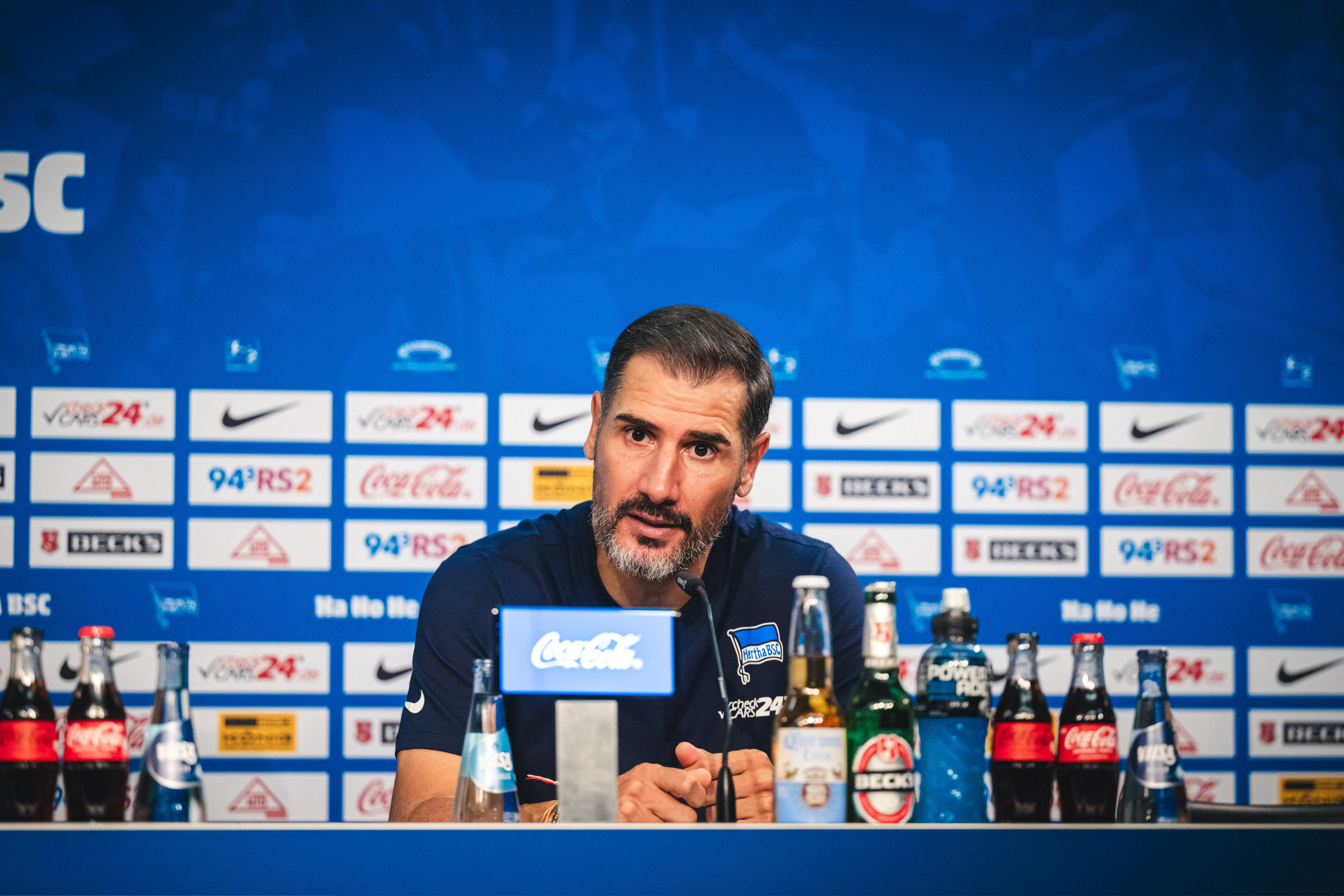 Cristian Fiél auf der Pressekonferenz nach dem Heimsieg gegen Regensburg.