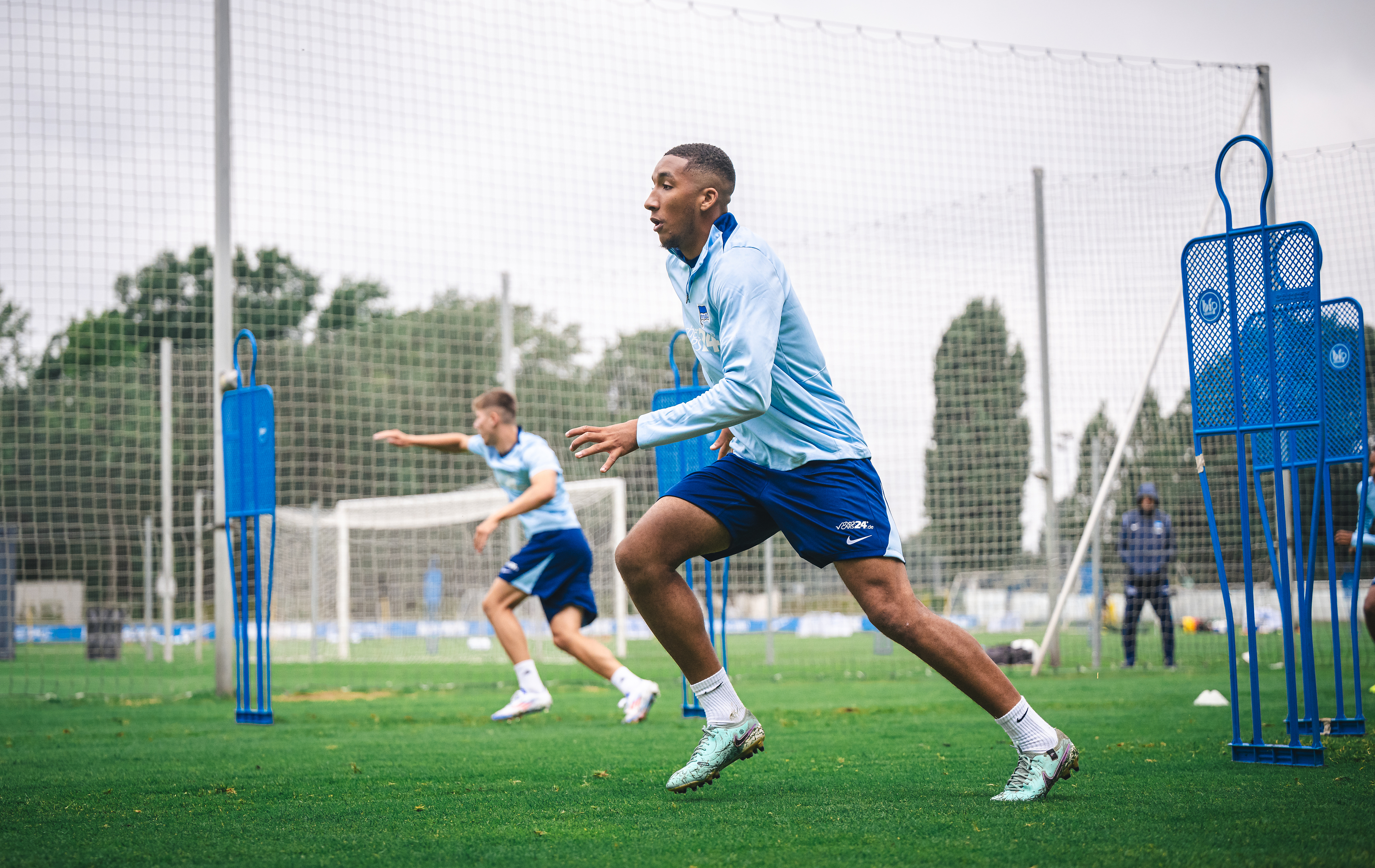 Bradley Ibrahim zieht im Training einen Sprint an.