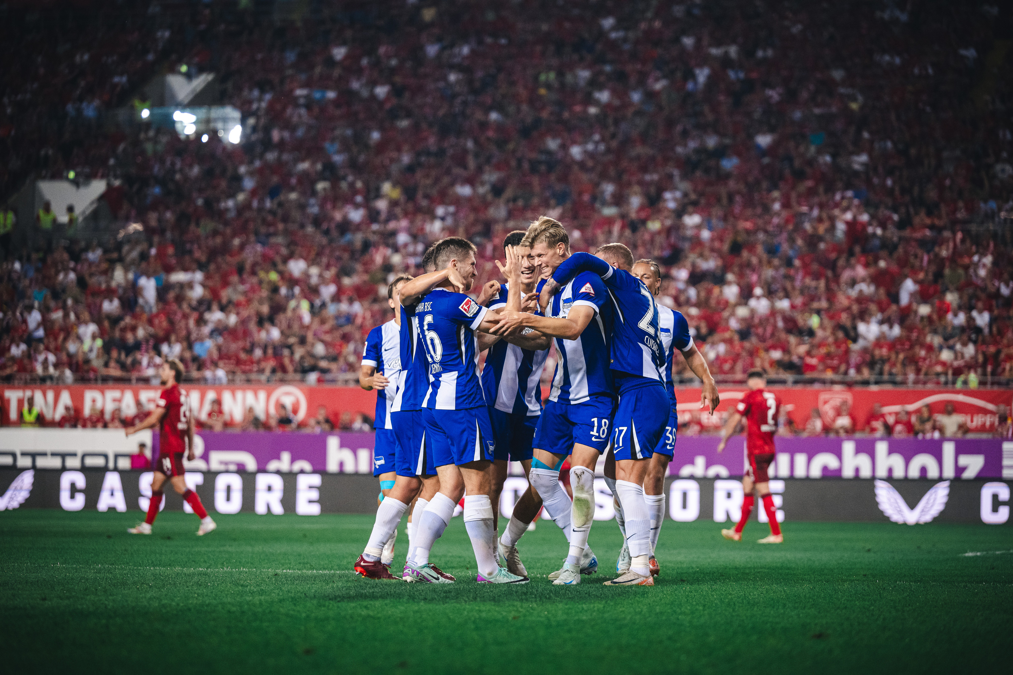 Unsere Jungs bejubeln ihren Führungstreffer zum 1:0.