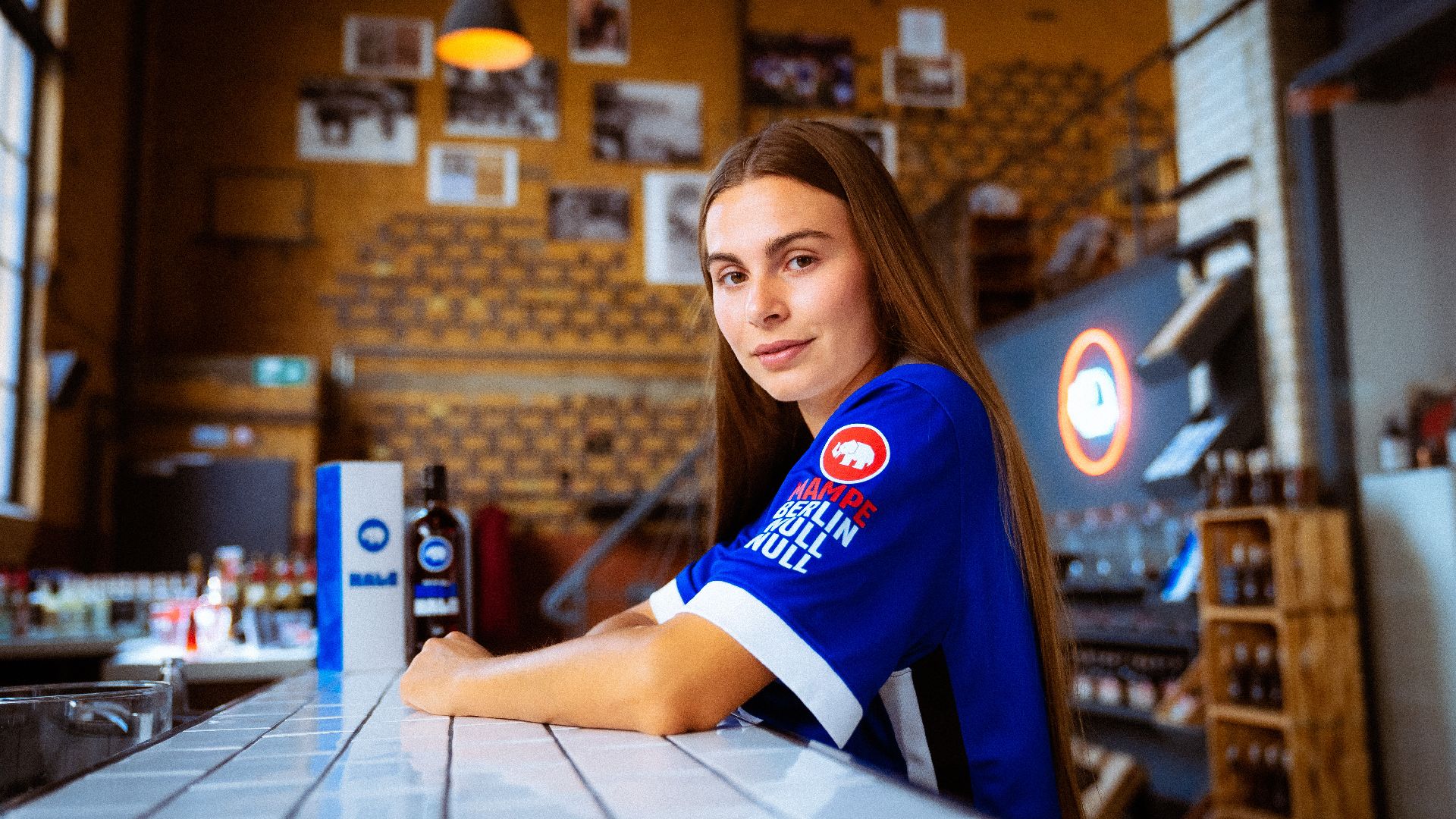 Marleen Rohde im Shooting für Mampe, den Ärmelpartner der 1. Frauen.