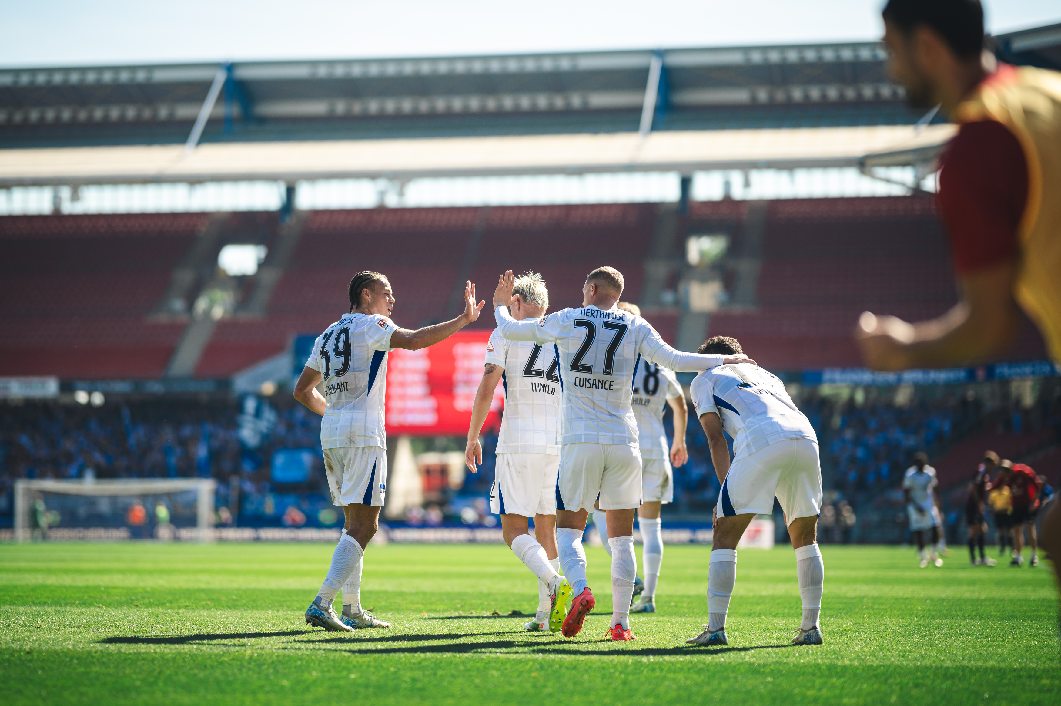 Unsere Jungs bejubeln ihren Treffer zum 1:0.