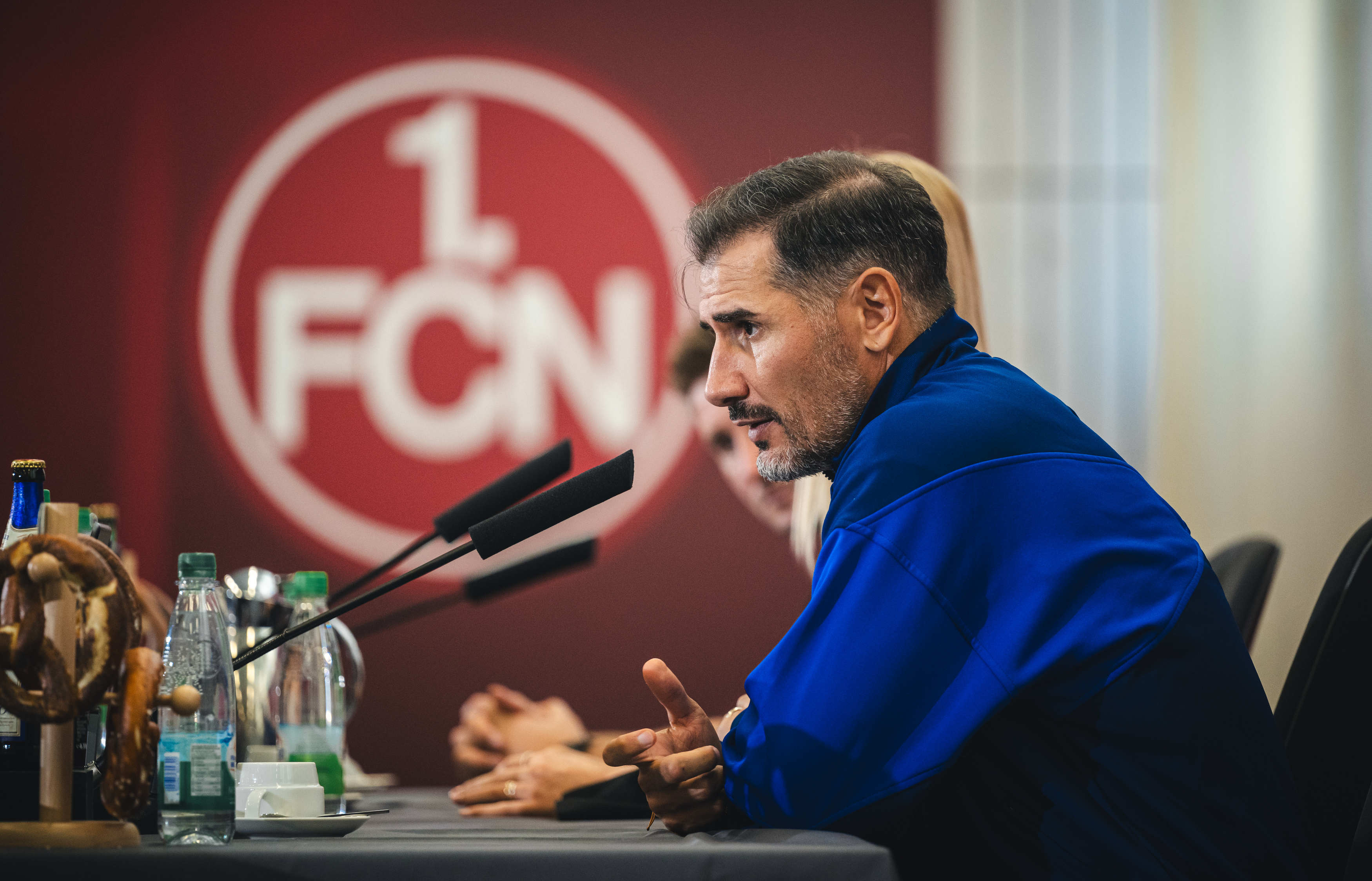 Cristian Fiél auf der Pressekonferenz nach dem Auswärtsspiel beim 1. FC Nürnberg.
