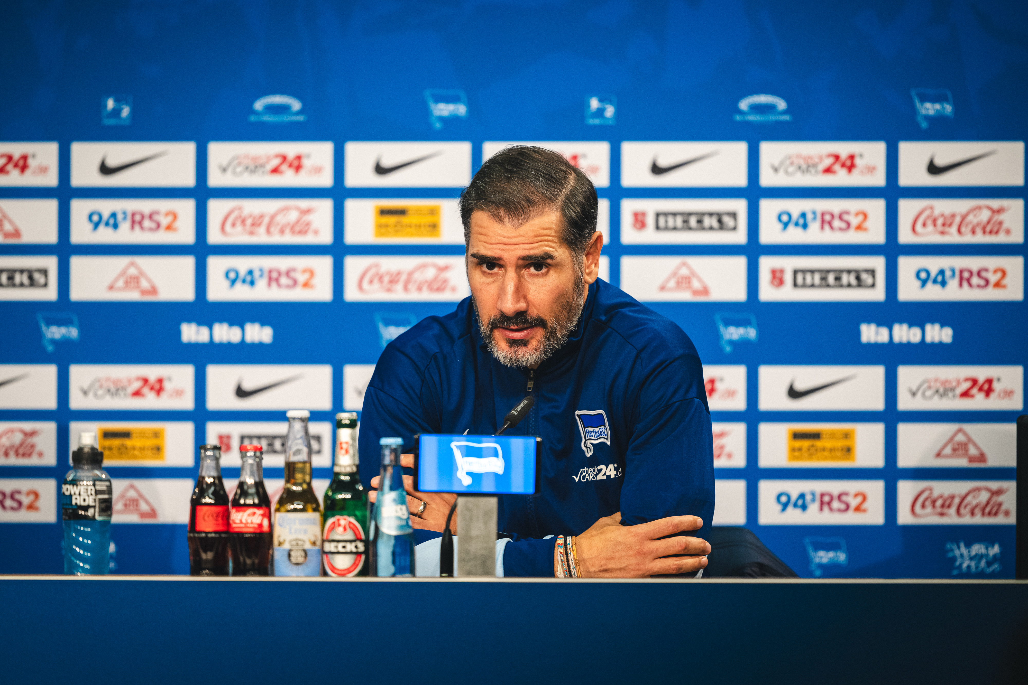 Cristian Fiél bei der Pressekonferenz nach dem Heimsieg gegen Braunschweig.