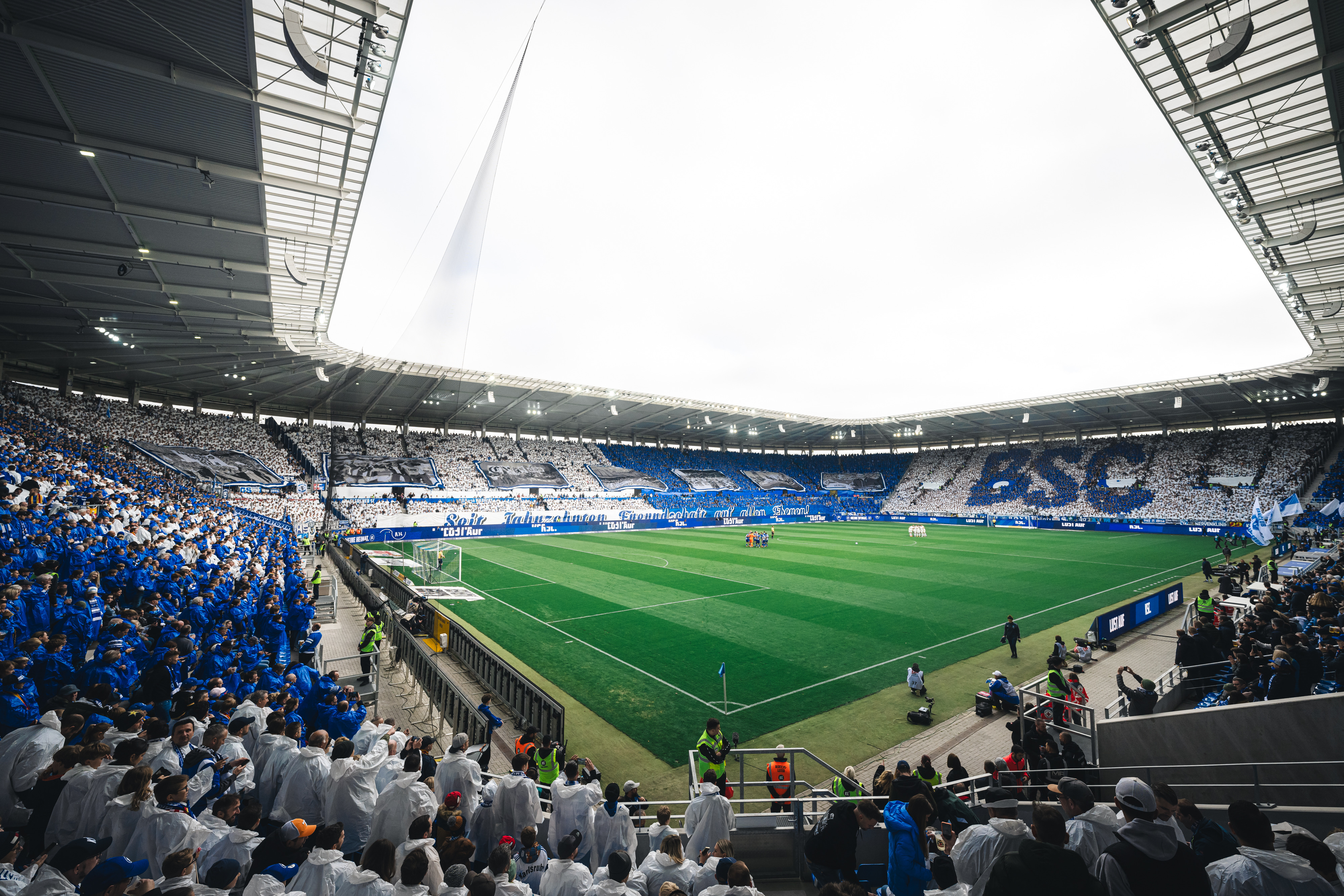 Die Choreographie aller Fans in Karlsruhe.