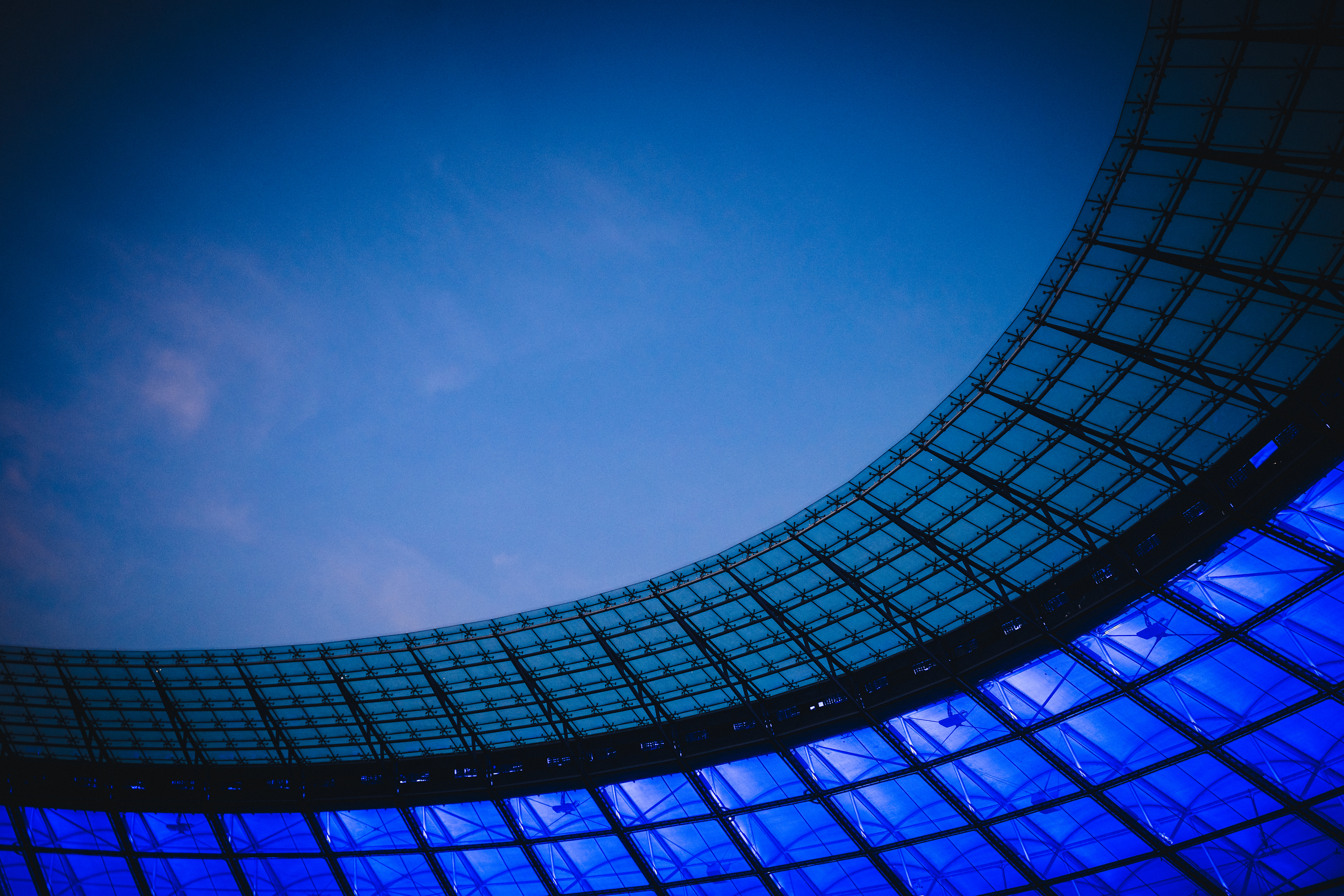 Das blaue Flutlicht im Olympiastadion.