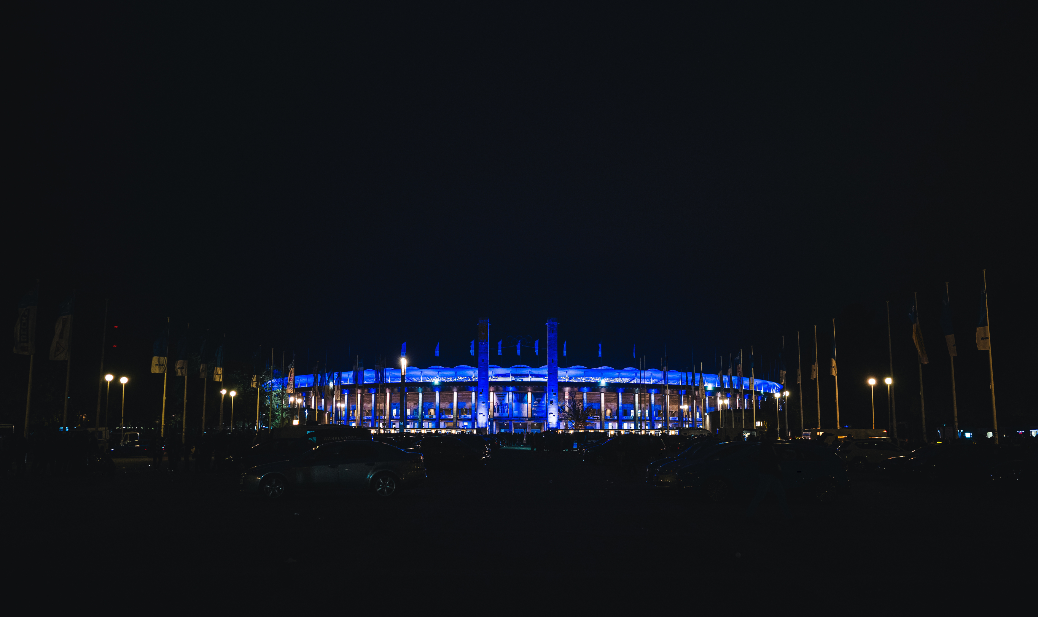 Das Olympiastadion bei Nacht.