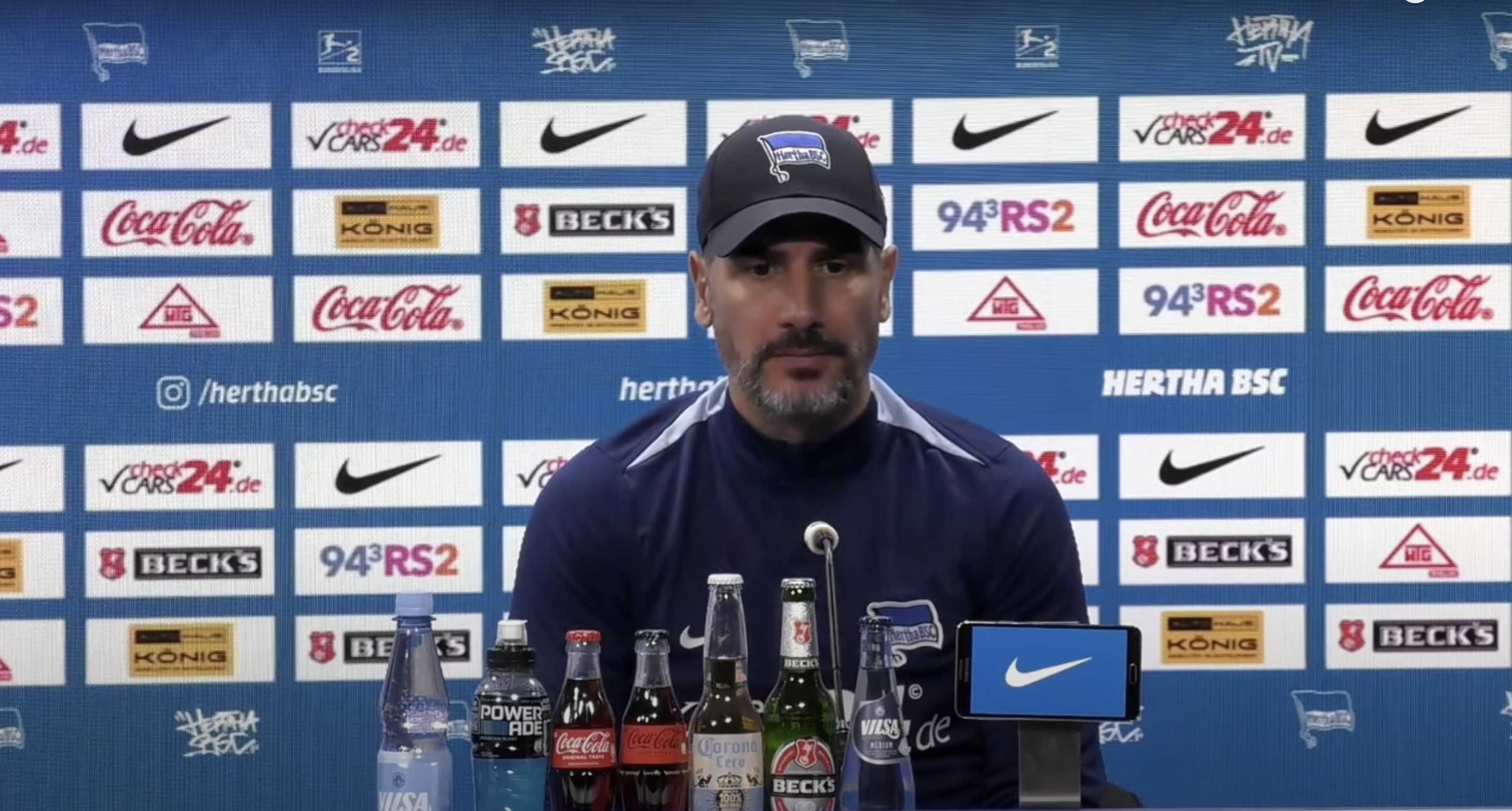 Cristian Fiél bei der Pressekonferenz.