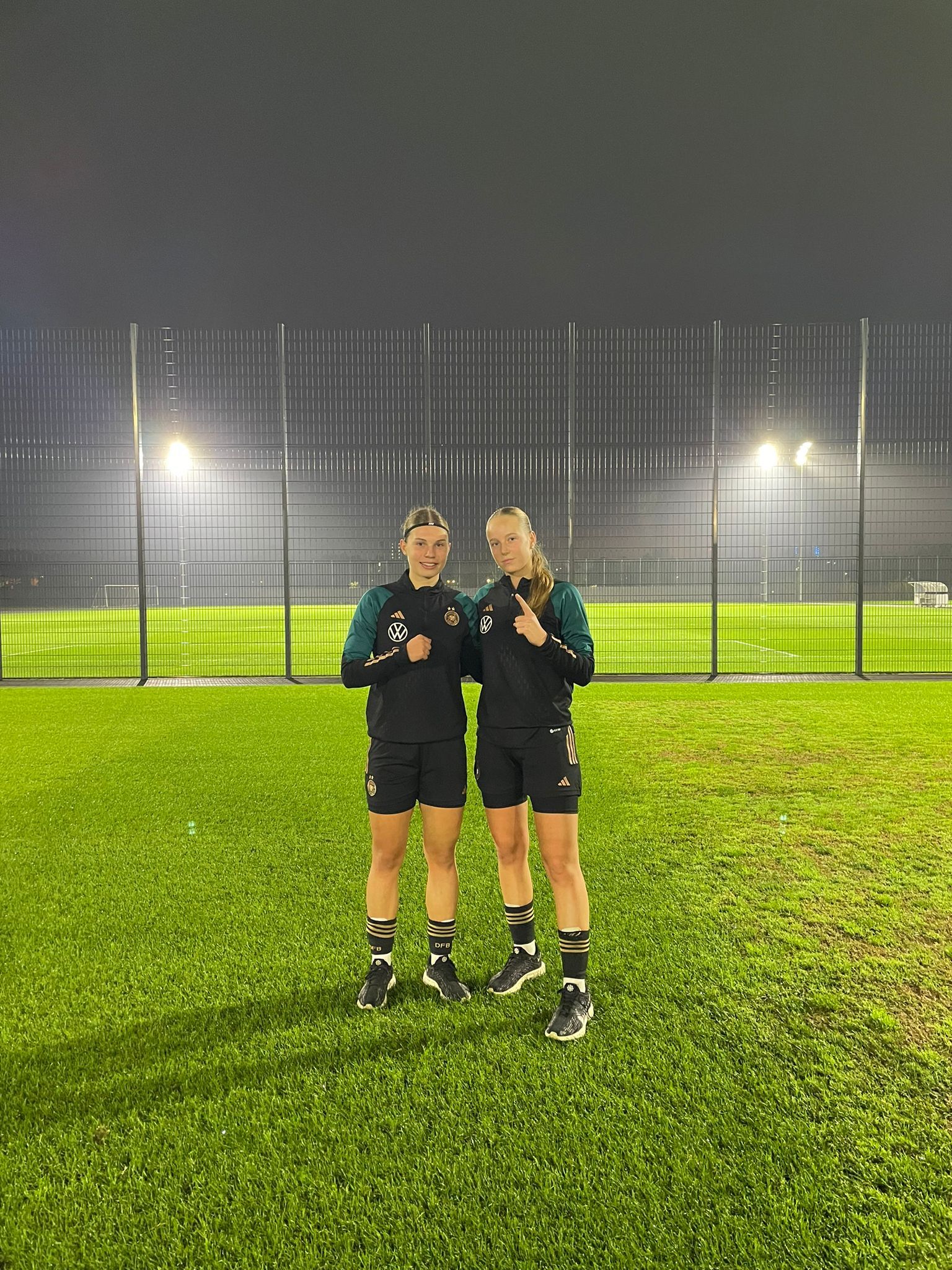 Ronja Borchmeyer und Elfie Wellhausen beim DFB-Lehrgang.