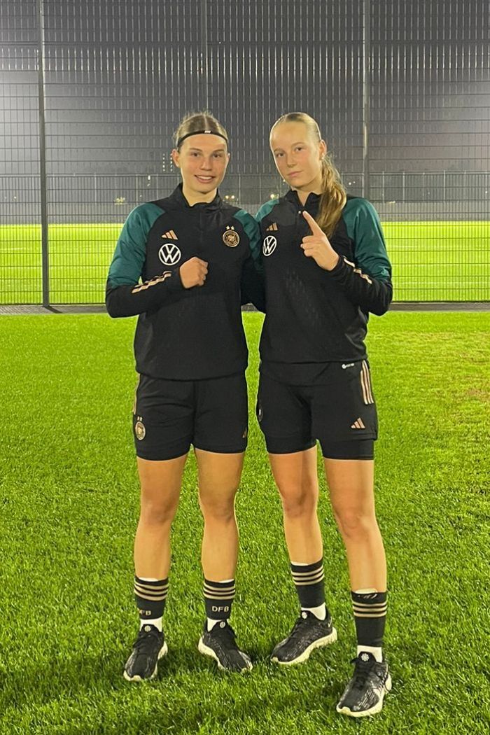Ronja Borchmeyer und Elfie Wellhausen beim DFB-Lehrgang.