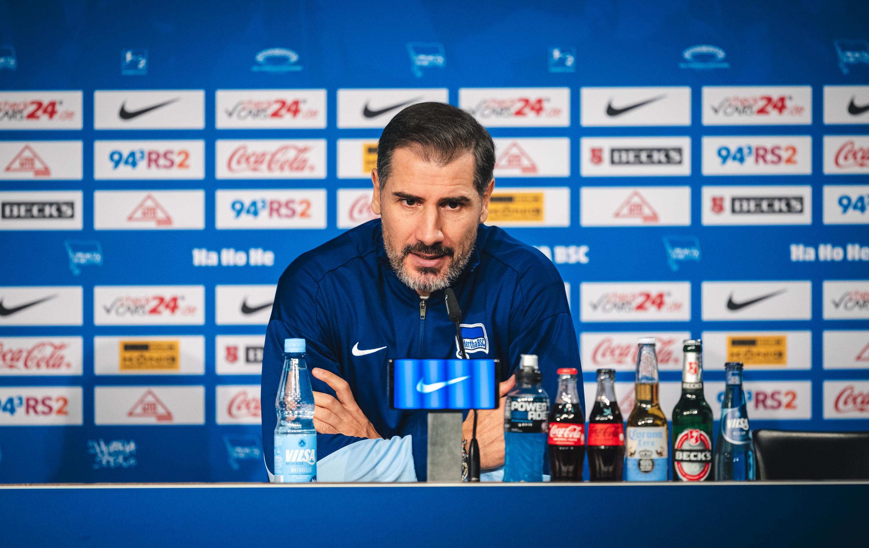 Cristian Fiél spricht auf der Pressekonferenz nach dem Heimspiel gegen Ulm.