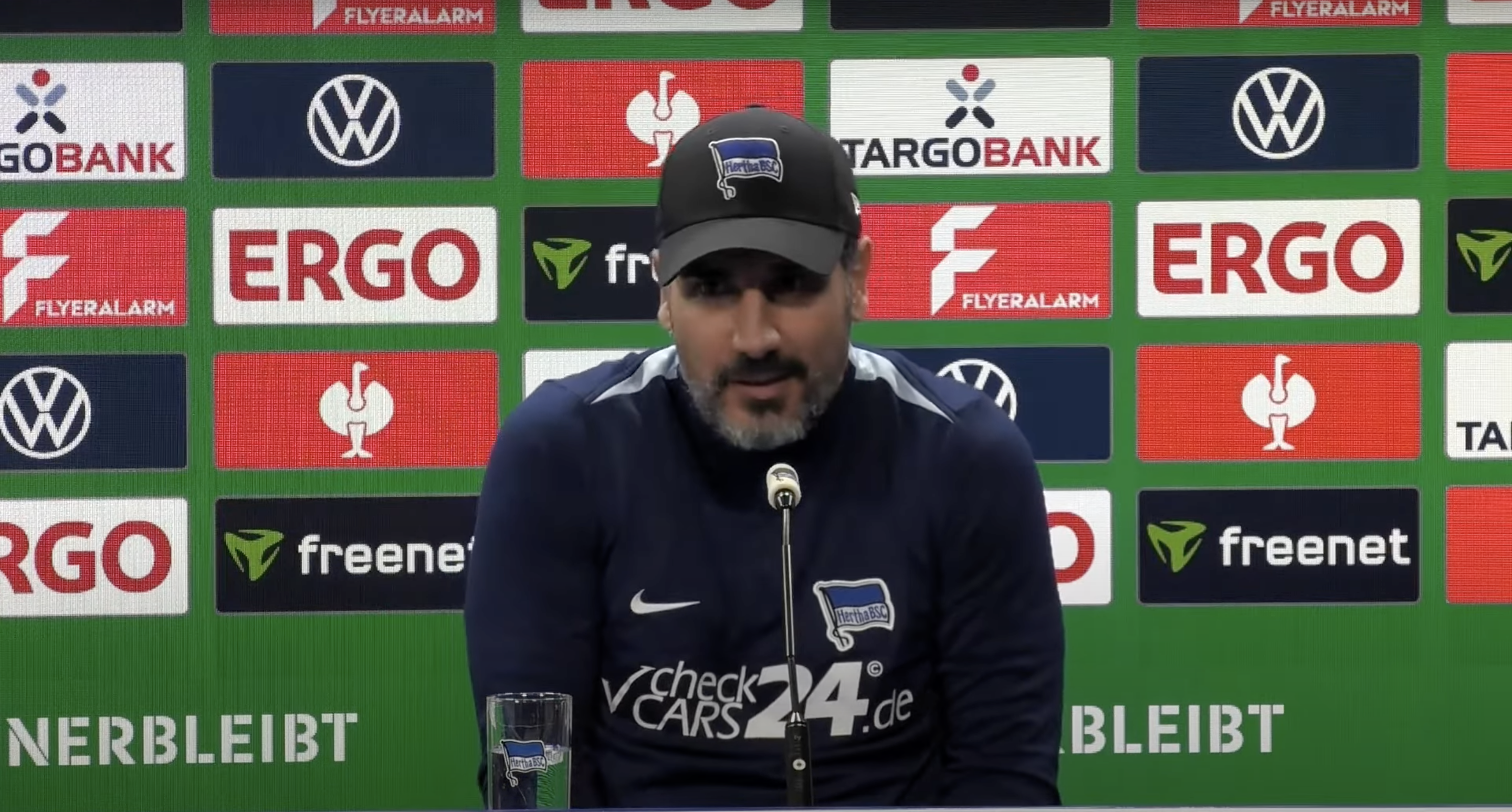 Cristian Fiél spricht auf der Pressekonferenz vor dem Auswärtsspiel im DFB-Pokal gegen den 1. FC Köln.