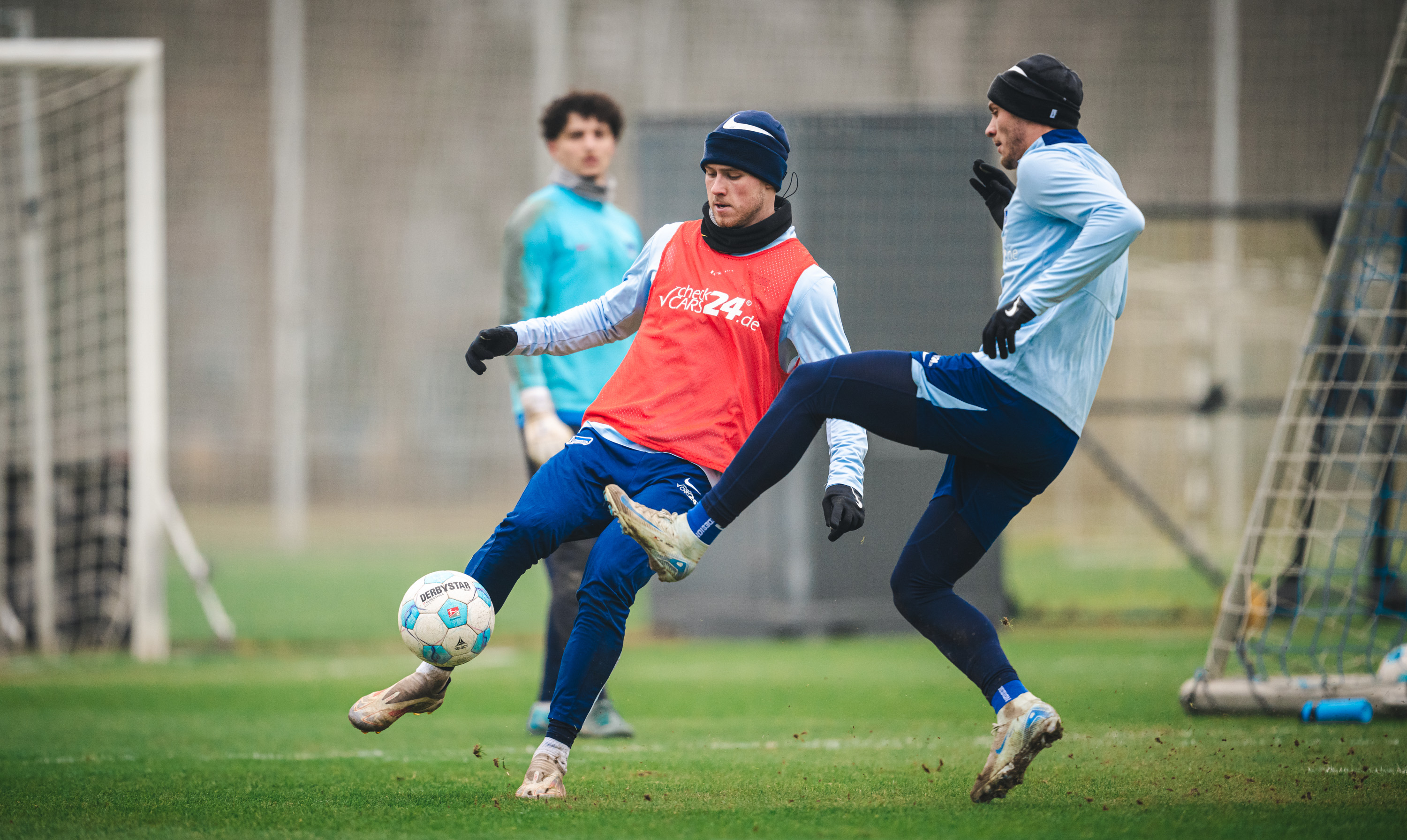 Linus Gechter und Márton Dárdai in Aktion im Training.