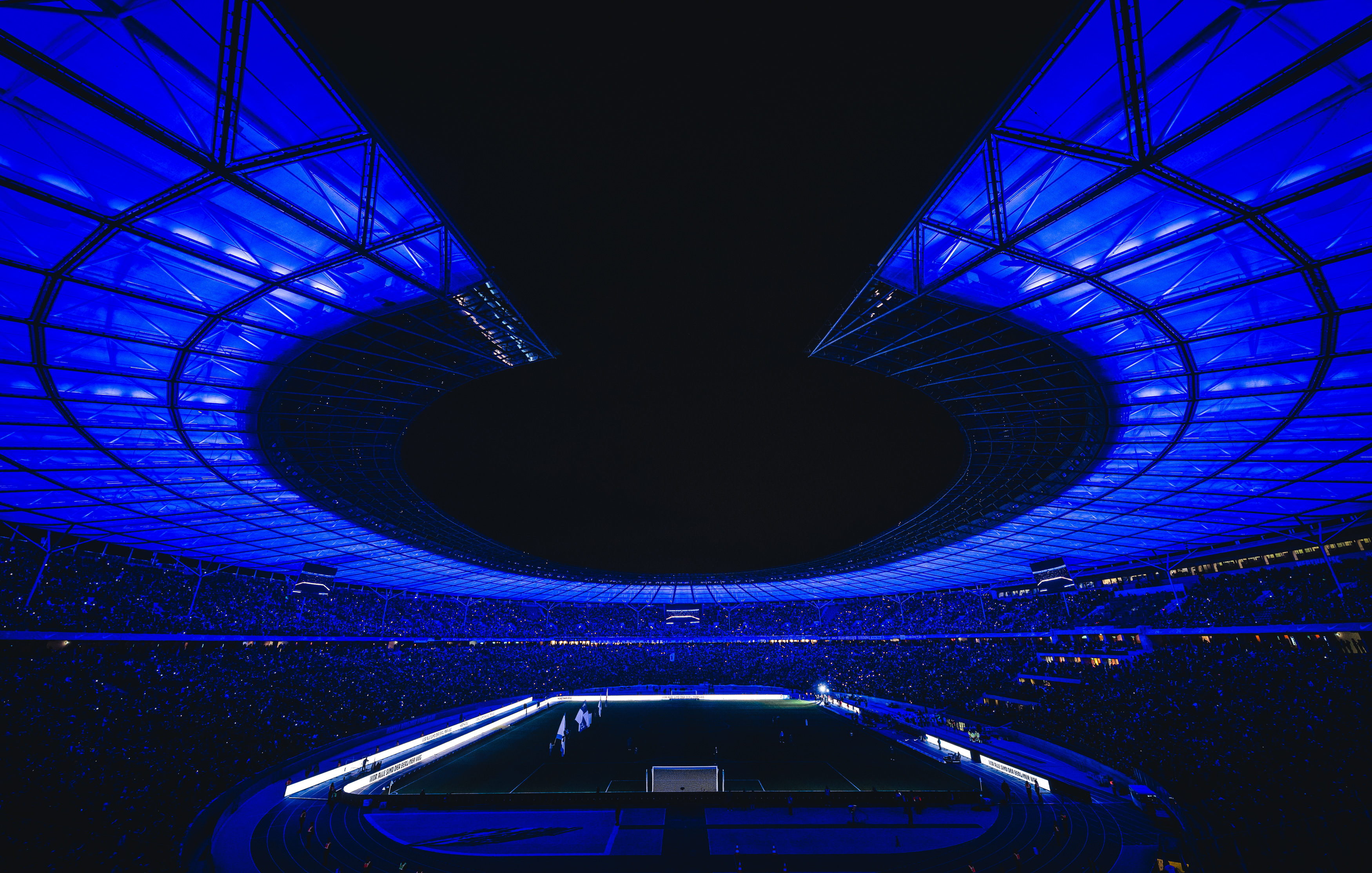 Blick ins ausverkaufte Olympiastadion.