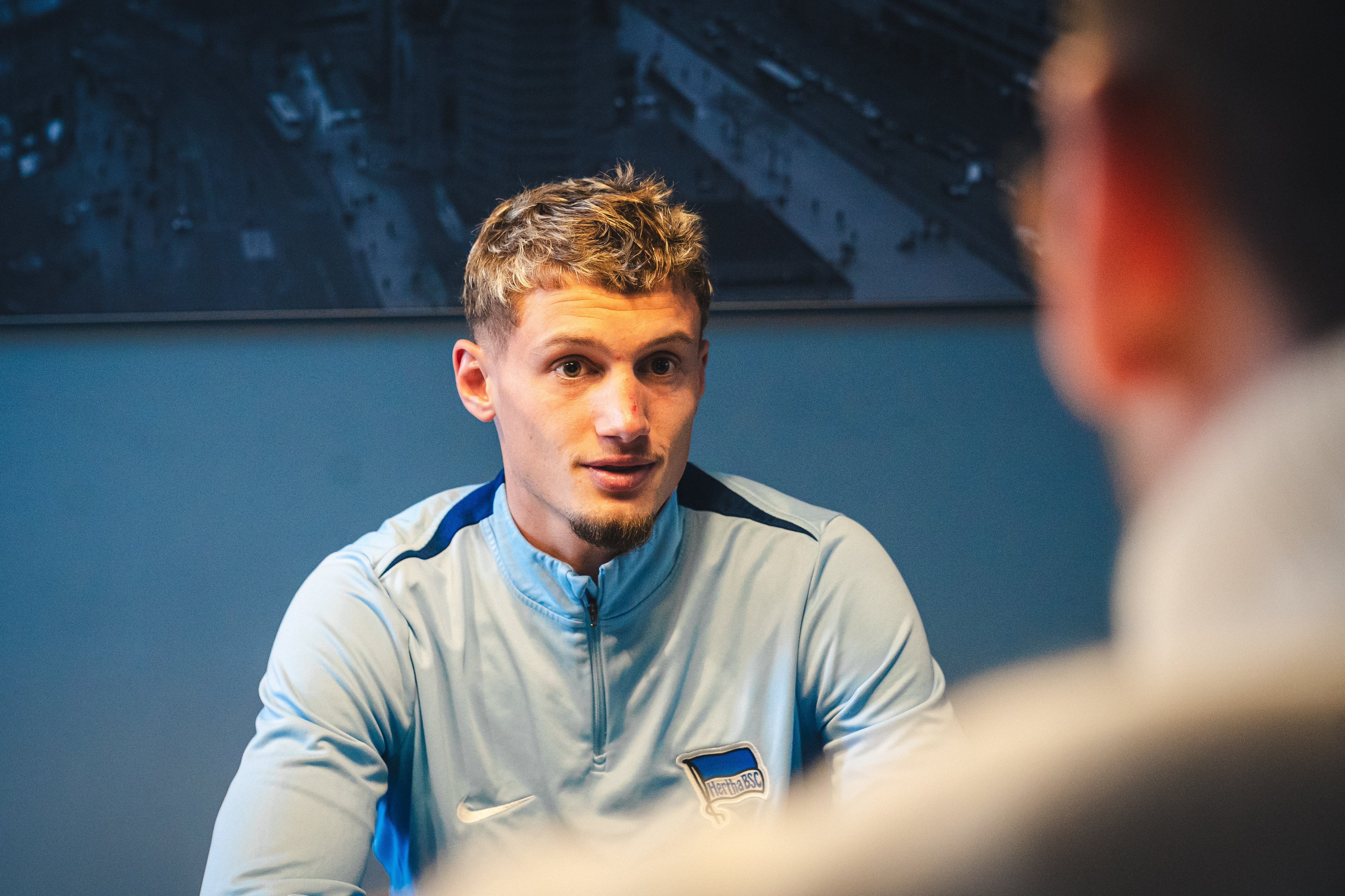 Michaël Cuisance im Gespräch mit Redakteur Konstantin Keller.