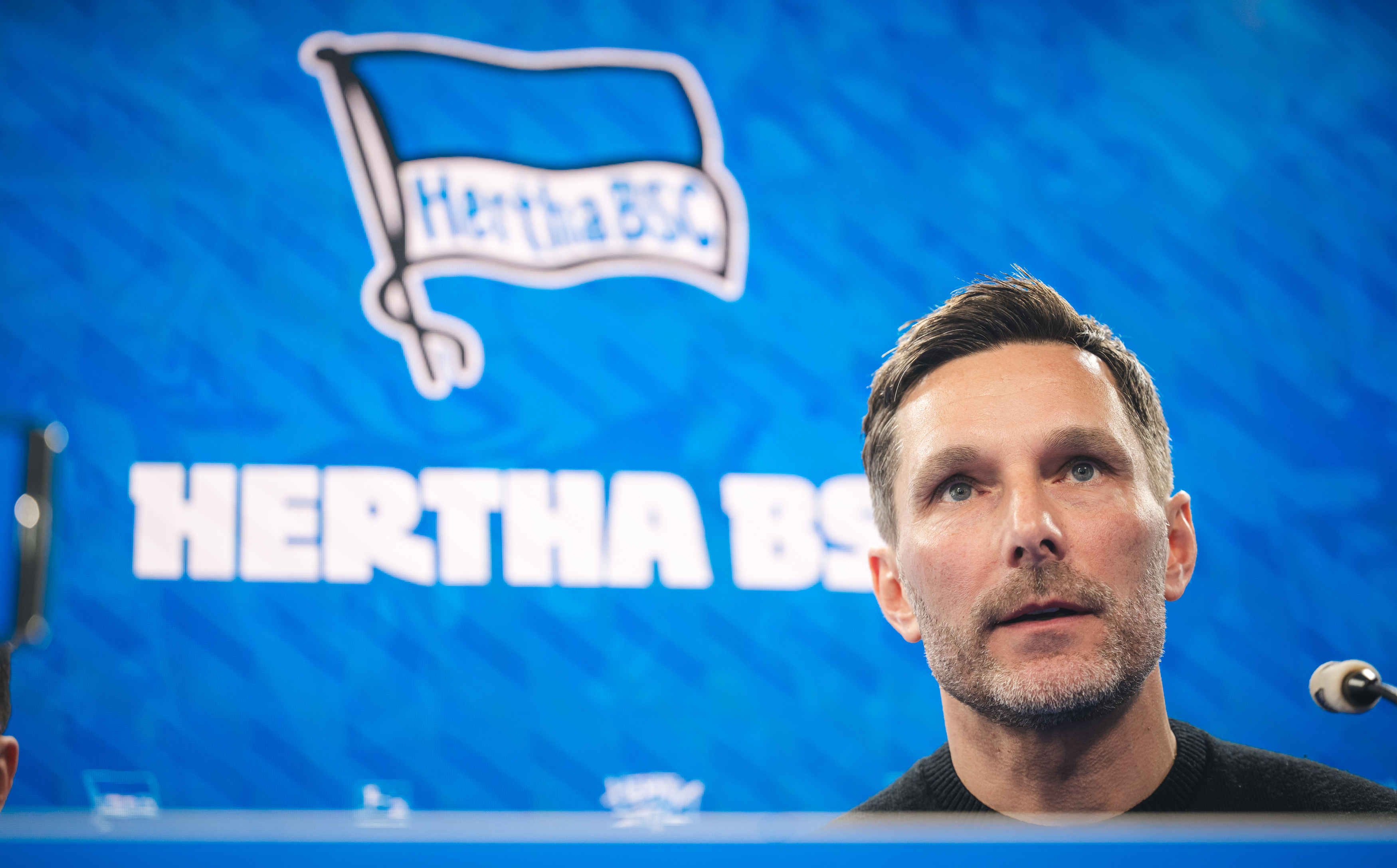 Stefan Leitl bei der Pressekonferenz.