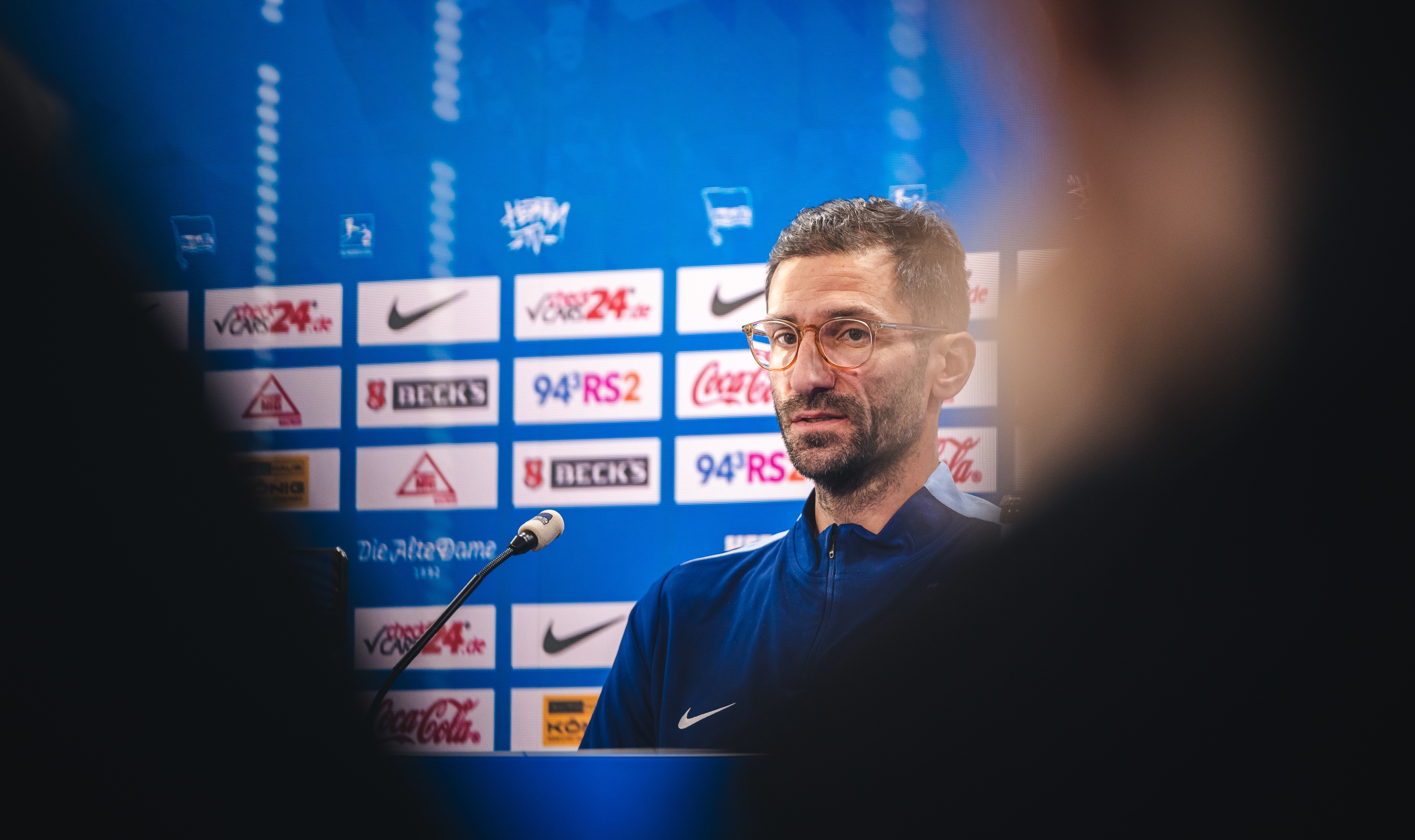 Andre Mijatović bei der Pressekonferenz.