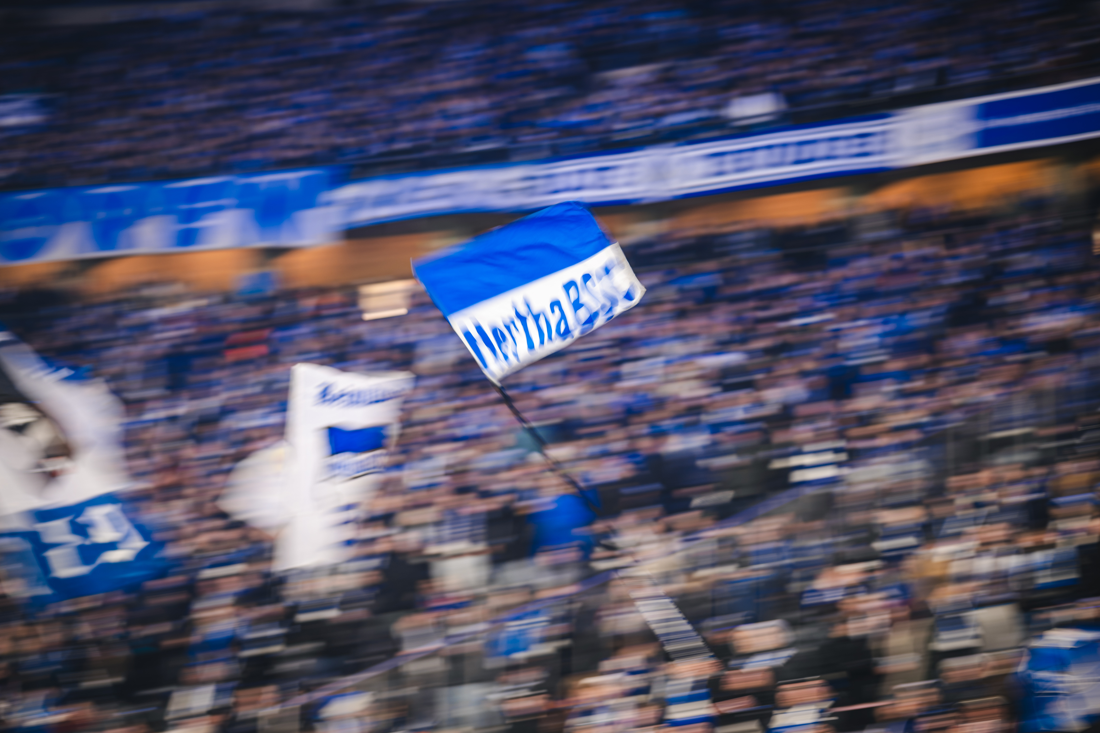 Blick auf die Tribüne im Olympiastadion.