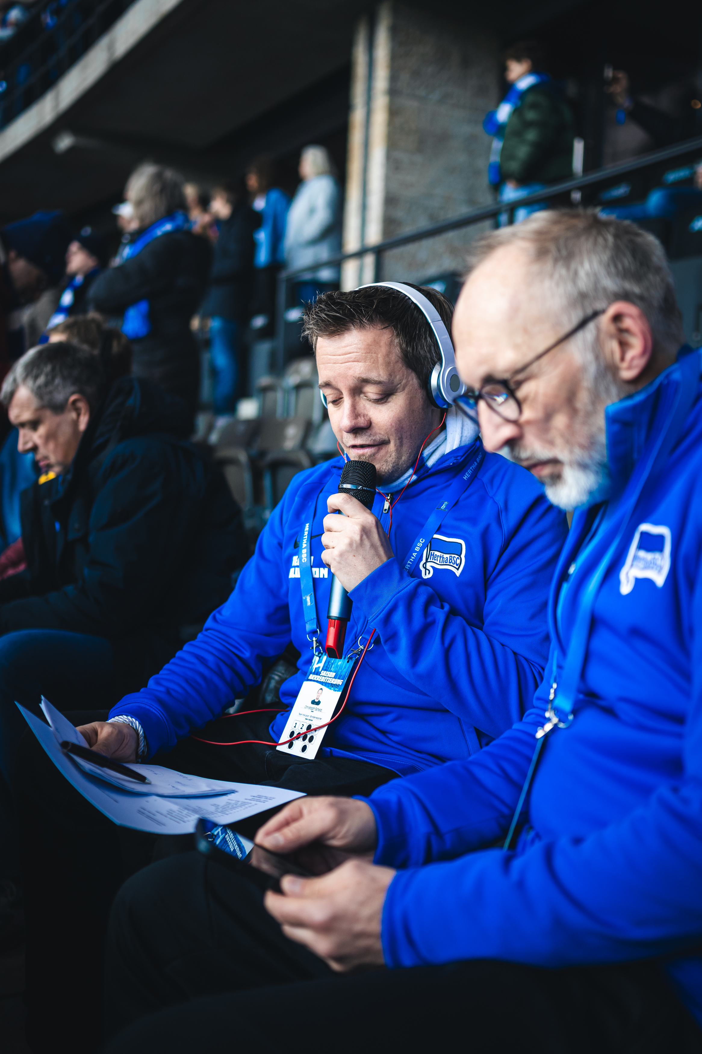 Die Blindenreporter bei ihrer Arbeit in Block B.