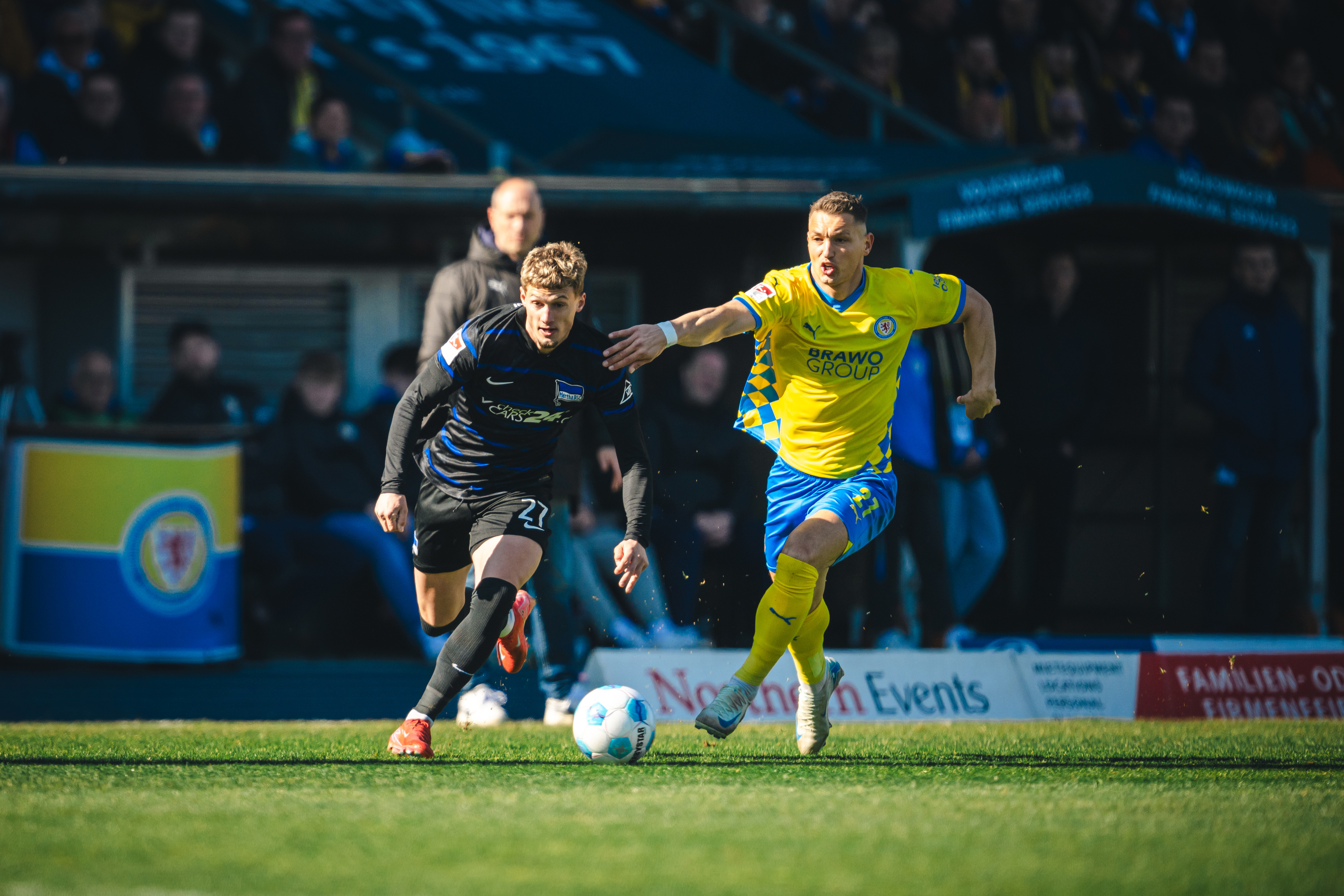 Michaël Cuisance im Zweikampf mit Sven Köhler.
