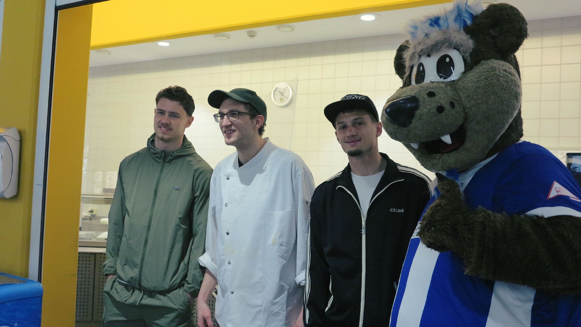 Michaël Cuisance, Linus Gechter und Herthinho beim Schichtwechsel