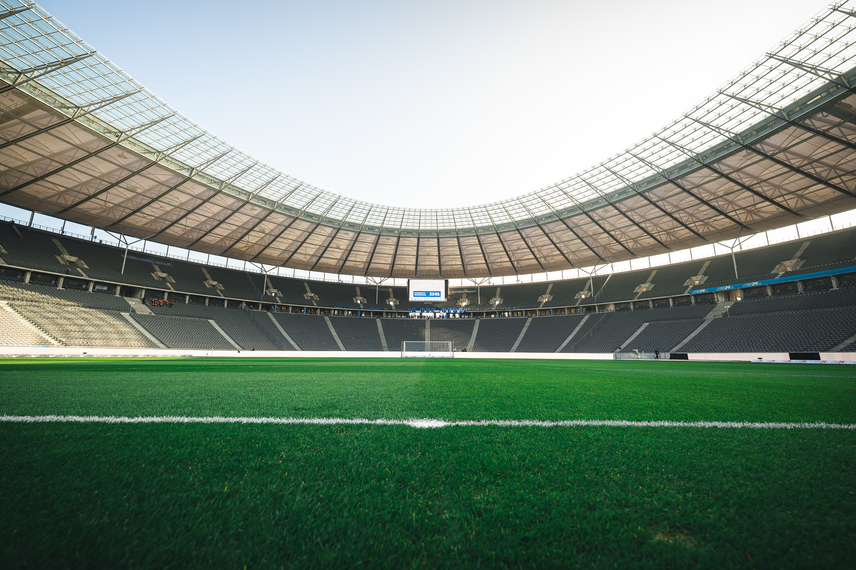 Das leere Olympiastadion vor einem Heimspiel.