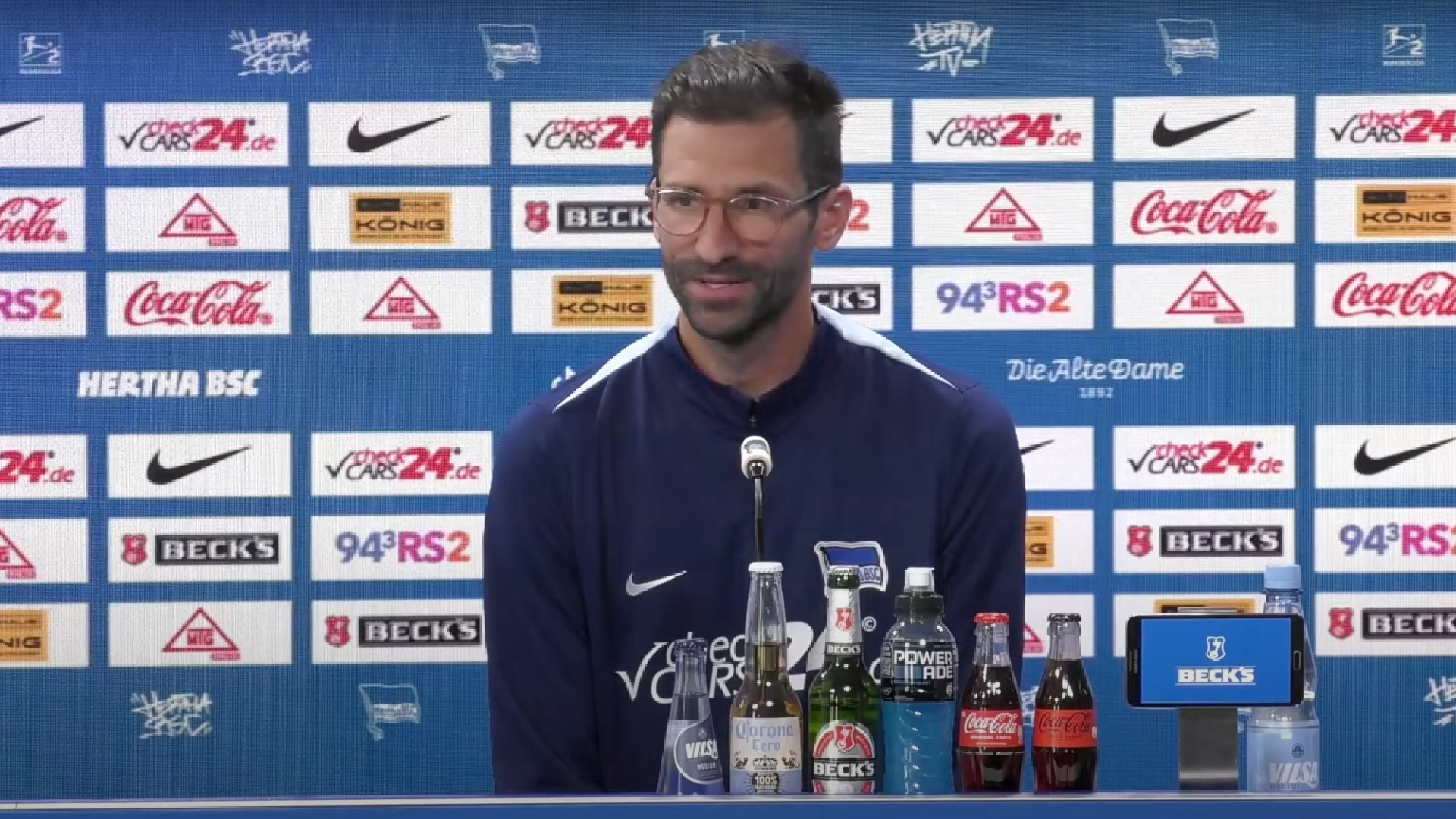 Andre Mijatović bei der PK vor dem Auswärtsspiel in Köln.