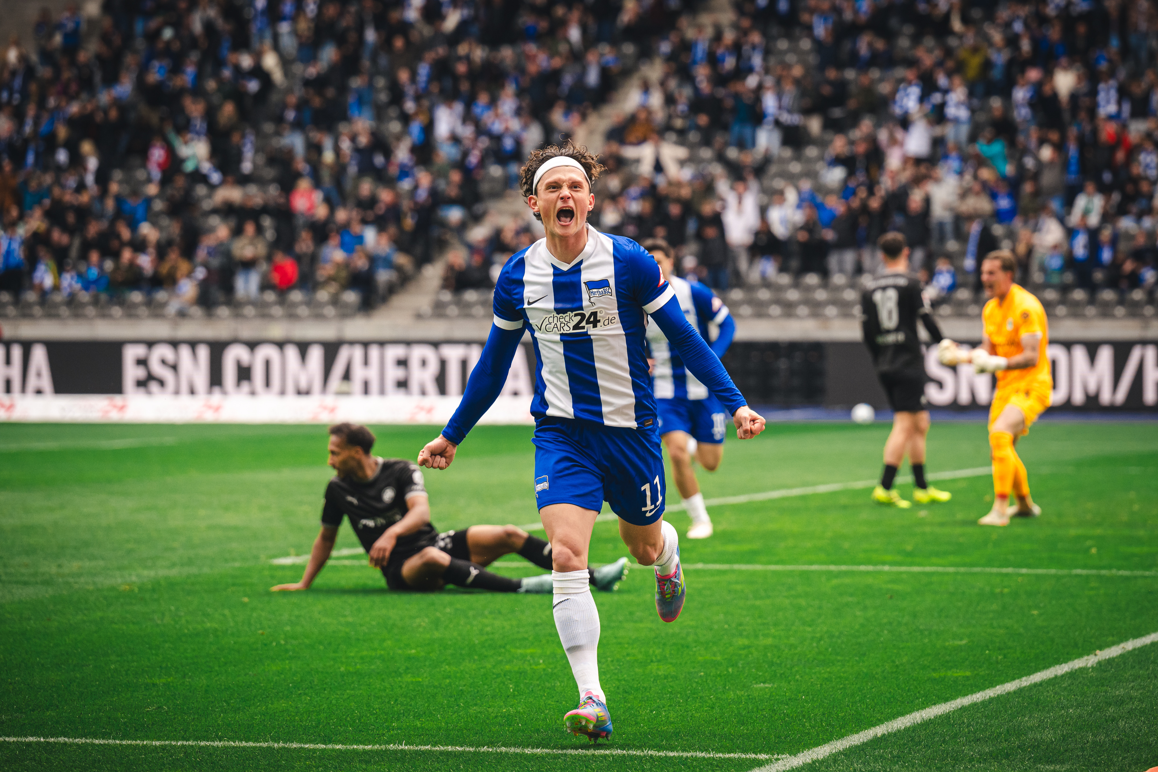 Fabian Reese bejubelt seinen Treffer beim Heimsieg gegen Greuther Fürth.