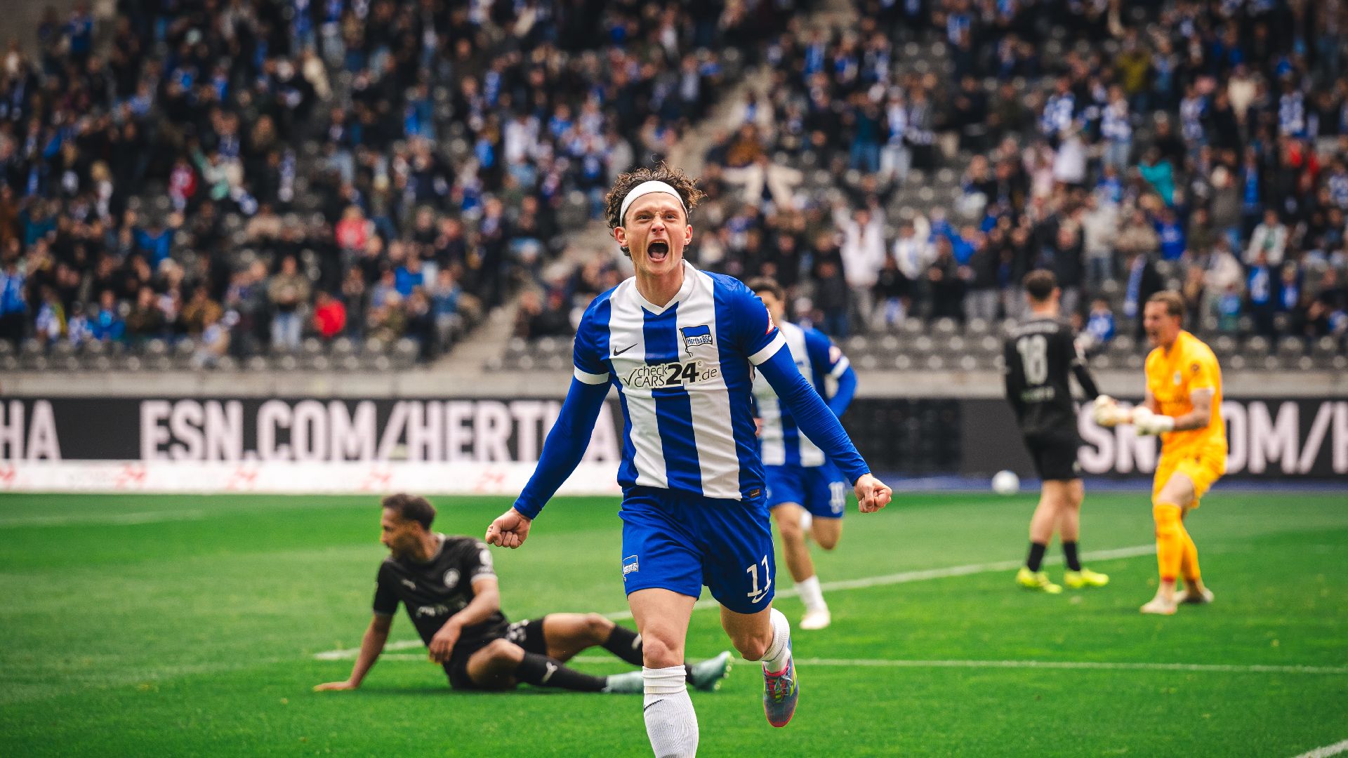 Fabian Reese bejubelt seinen Treffer beim Heimsieg gegen Greuther Fürth.