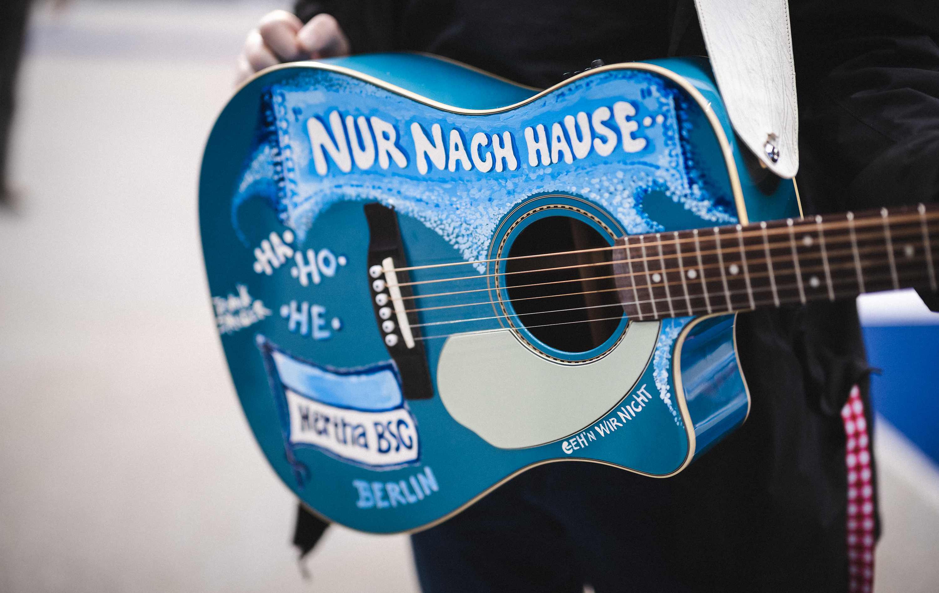Die Gitarre zu Frank Zanders Hymne.