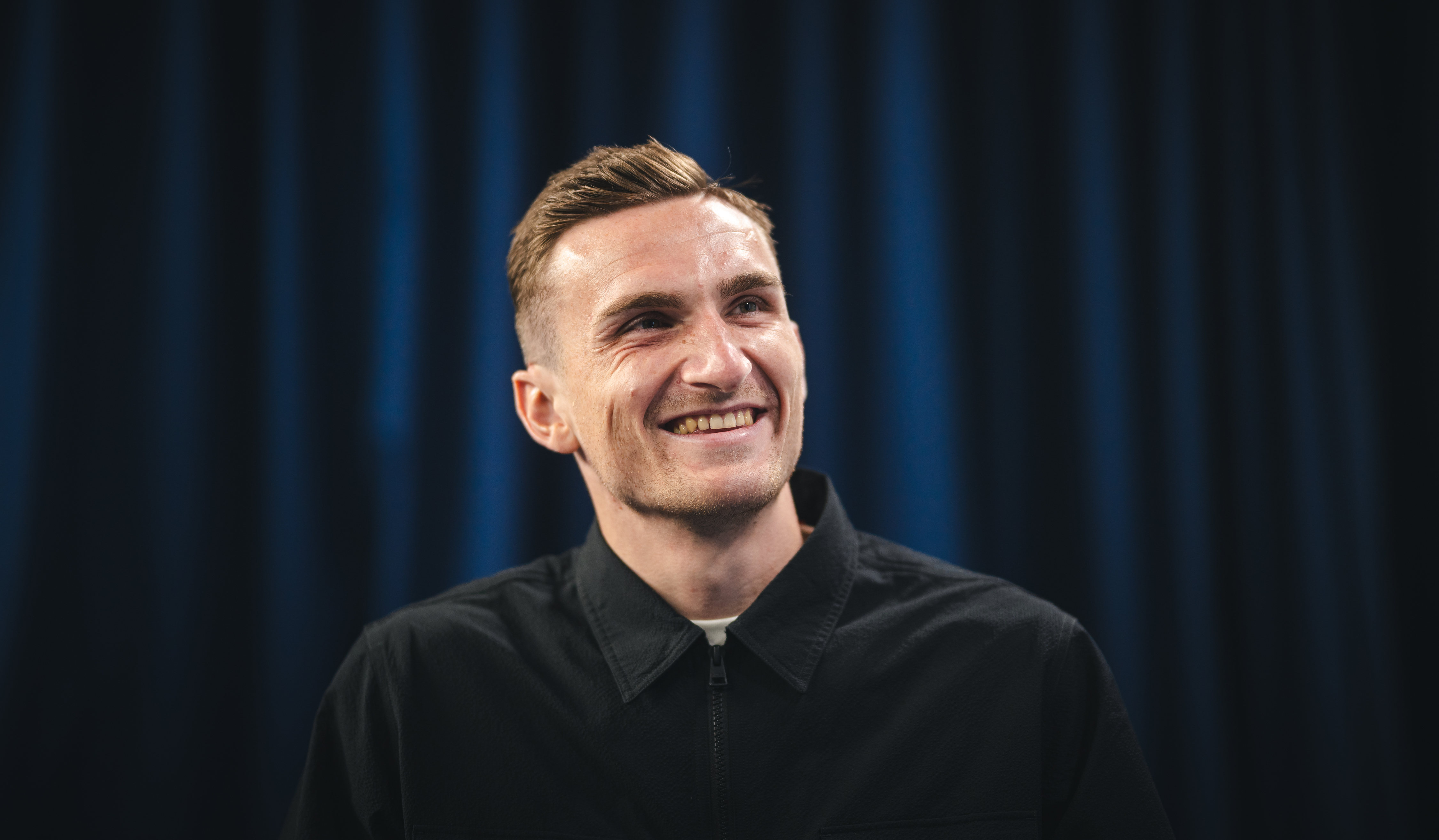 Niklas Kolbe lacht.