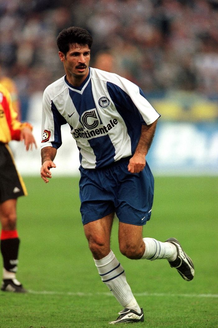Ali Daei auf dem Platz.