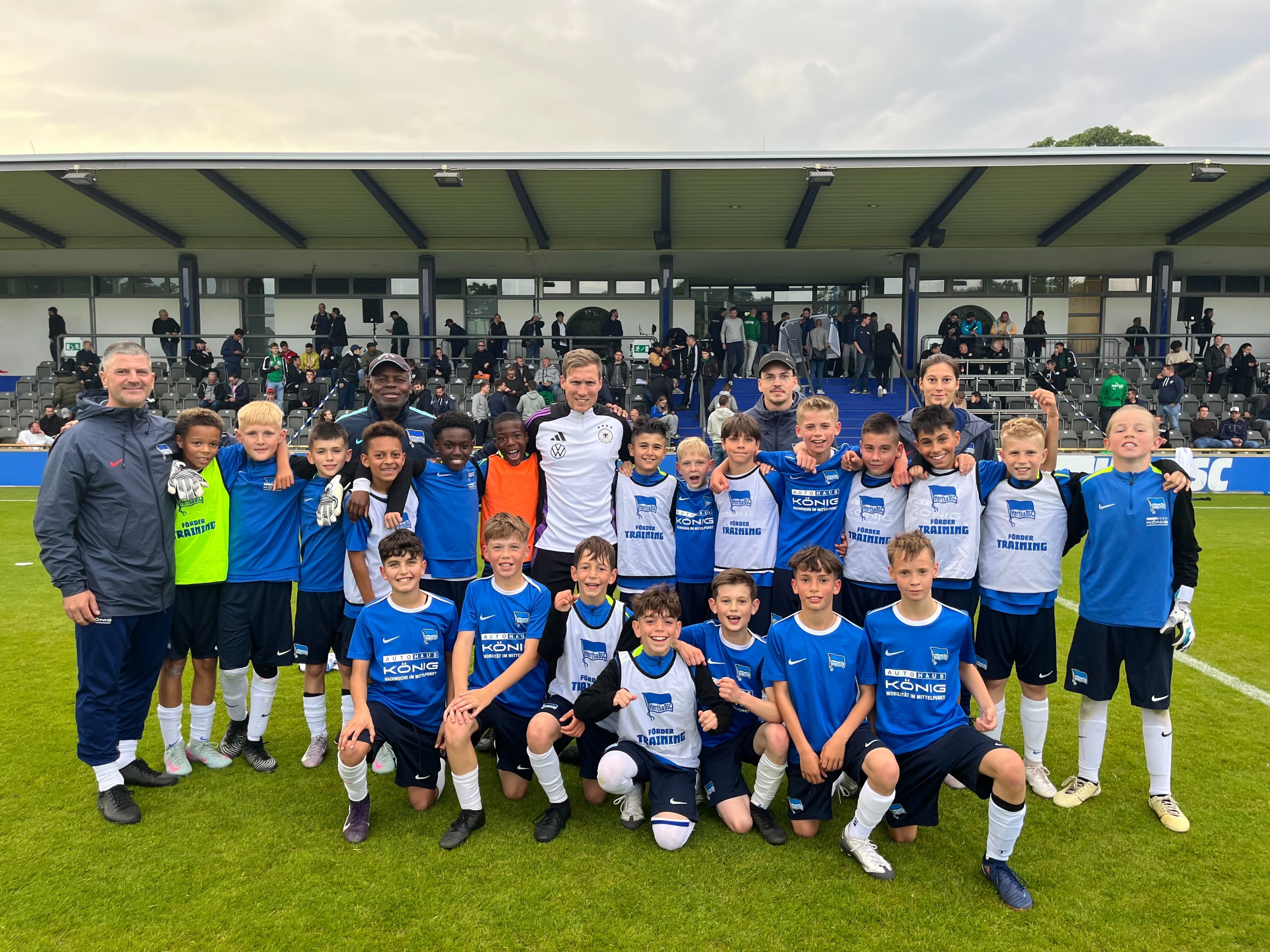 Hannes Wolf mit unserer U11 im Stadion auf dem Wurfplatz/Amateurstadion.