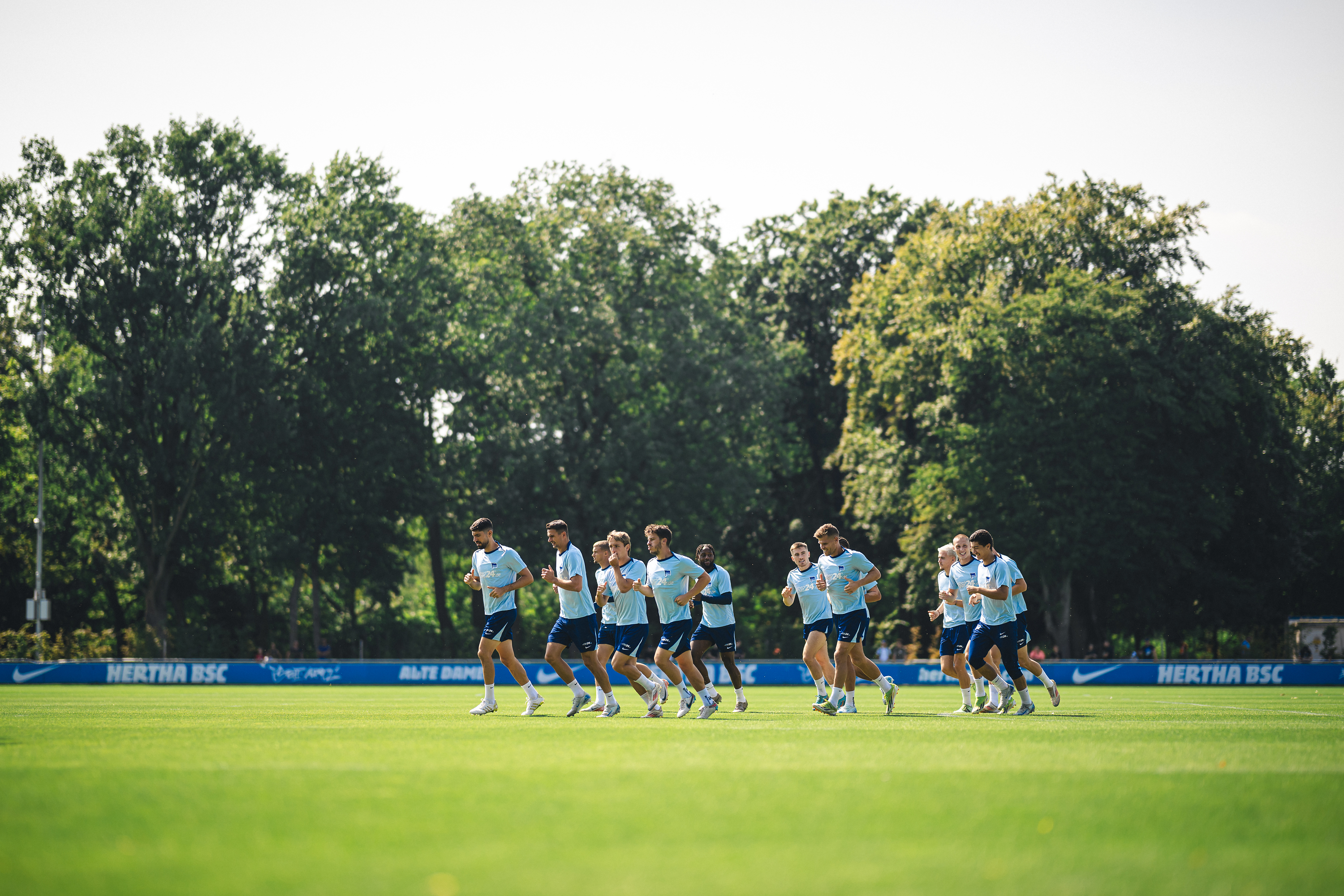 Warmup on the Schenckendorffplatz in the sunshine.