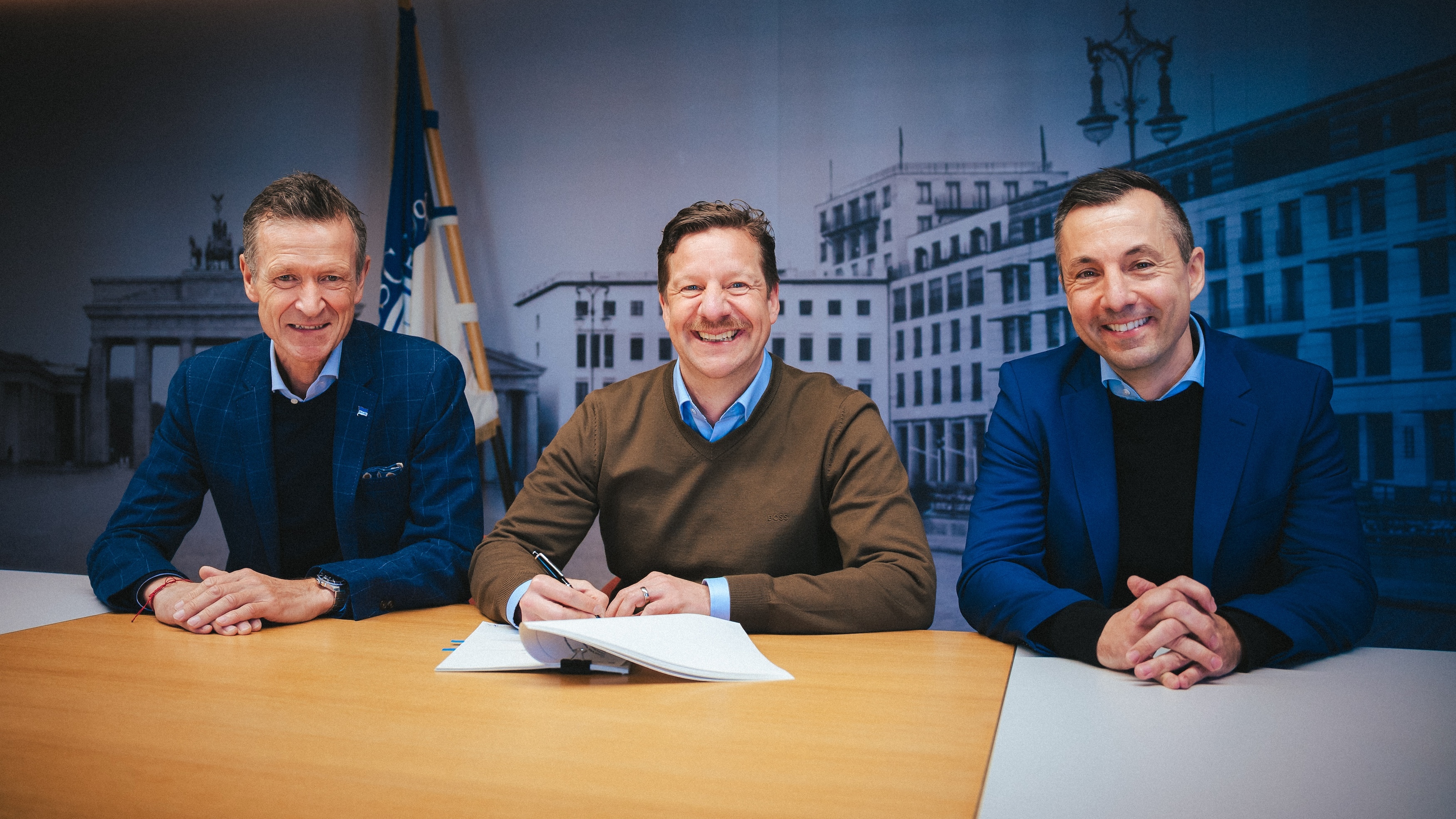 Tom Herrich, Hendrik Schiphorst und Ralf Huschen lächeln in die Kamera.