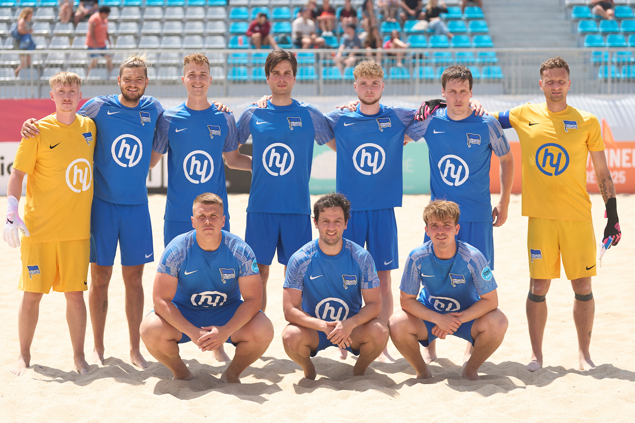 Das Team der Beachsoccer-Mannschaft in Portugal.