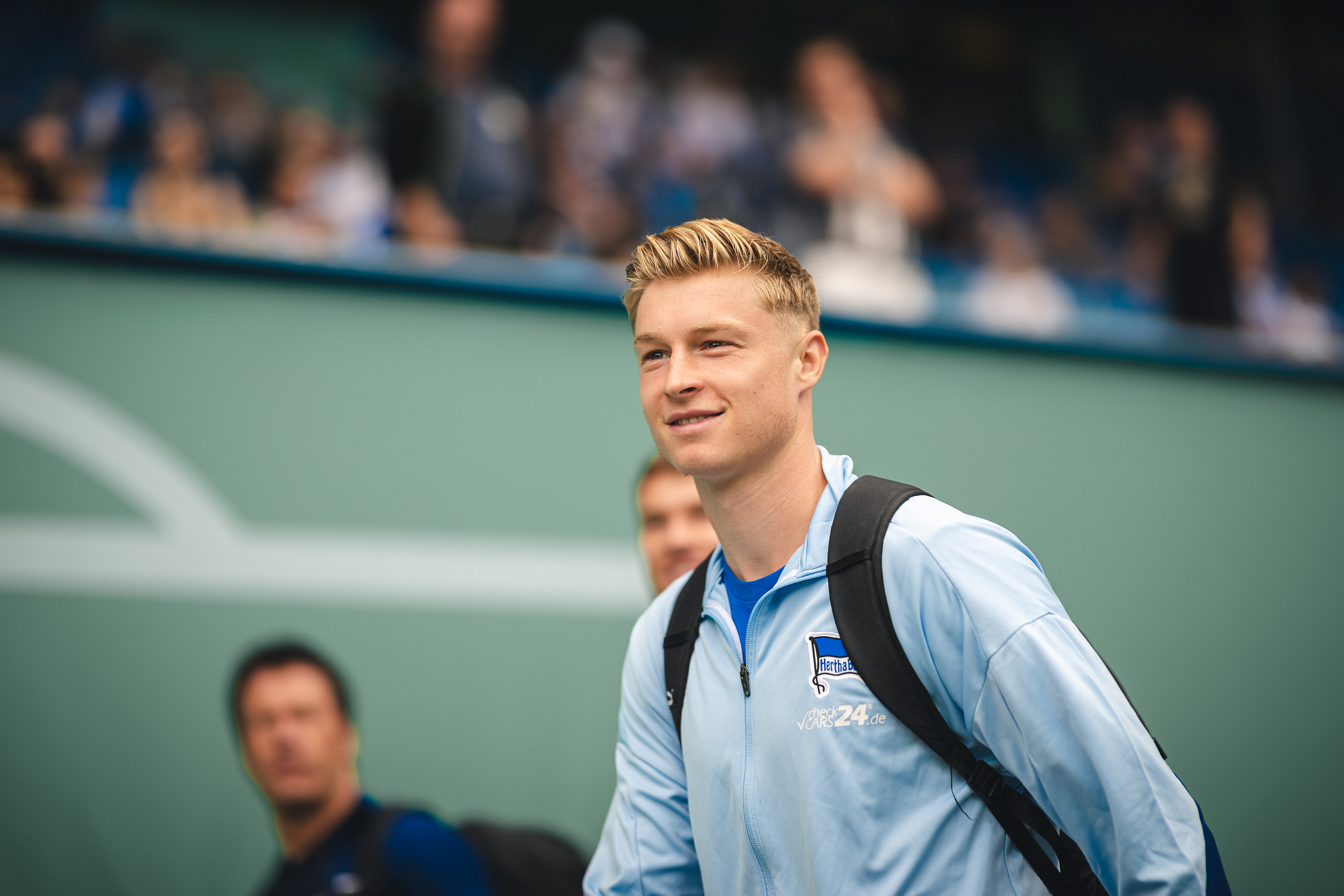 Julian Eitschberger in Trainingsjacke.