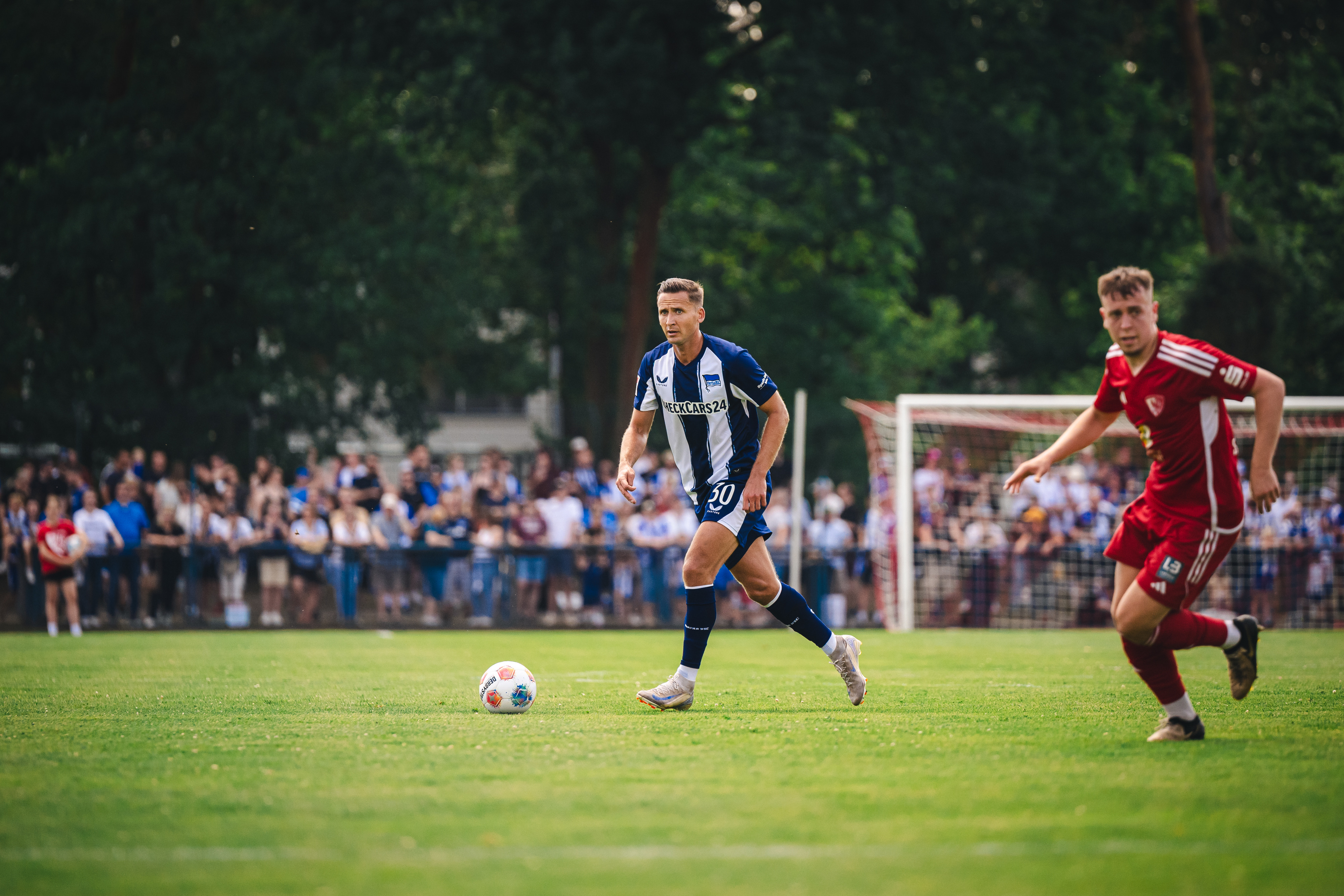 Paul Seguin führt den Ball.