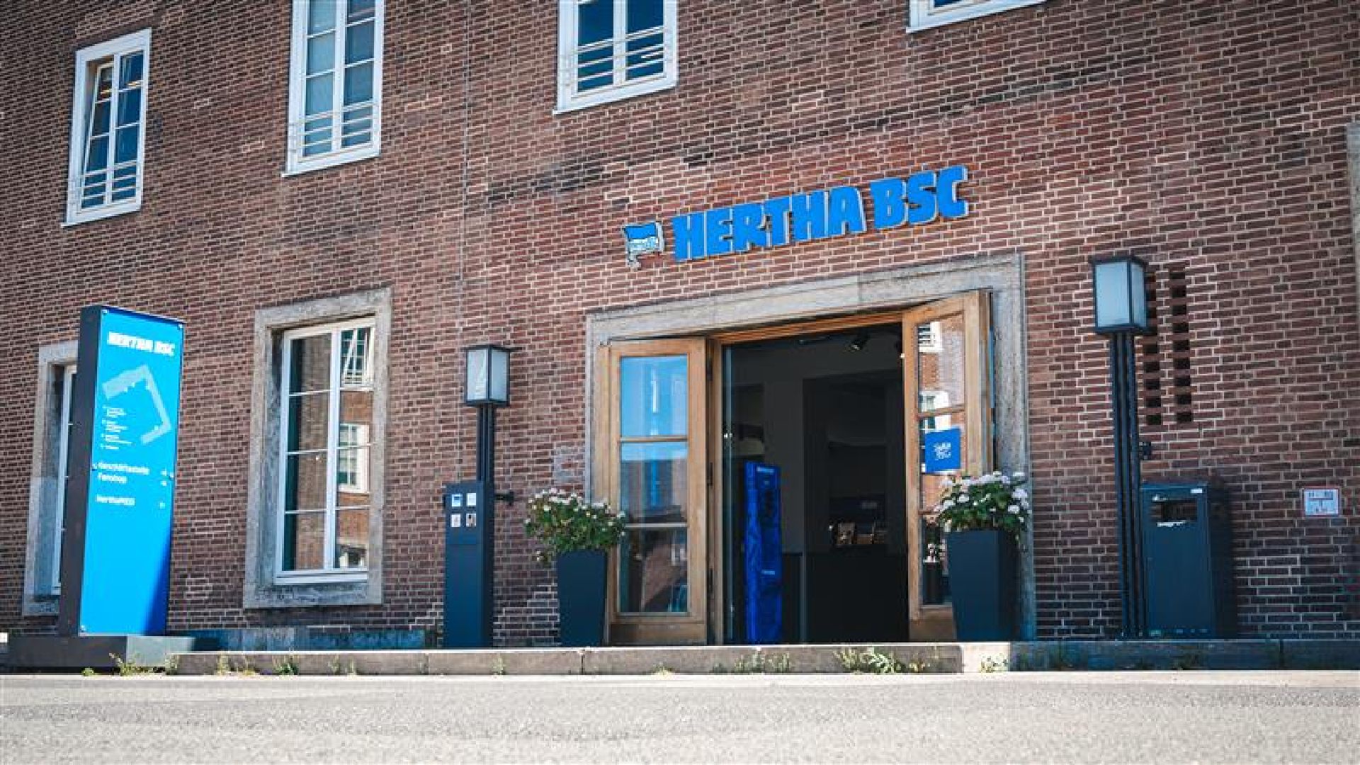 Fanshop in der Geschäftsstelle