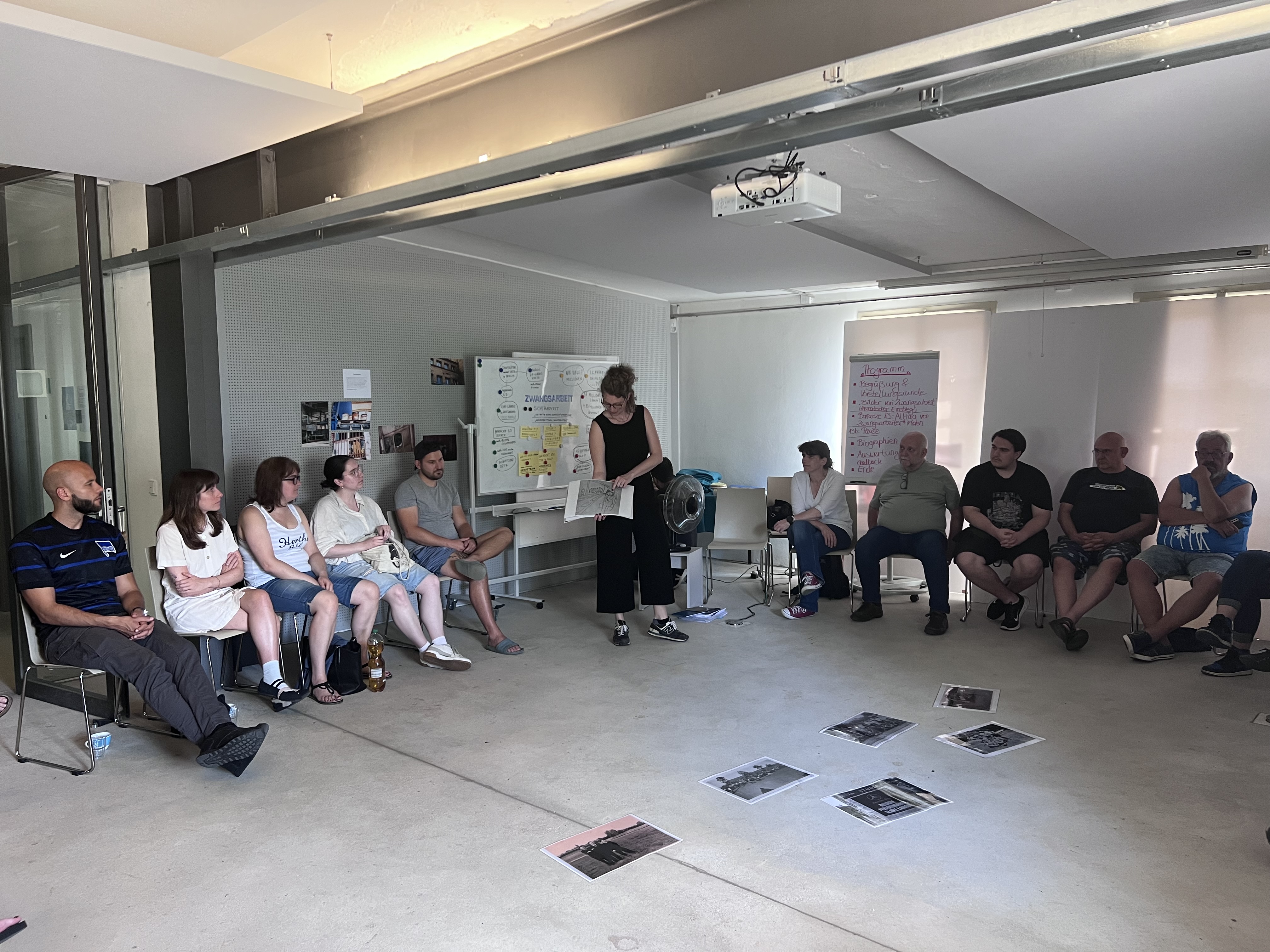 Herthanerinnen und Herthaner bei einem Workshop.