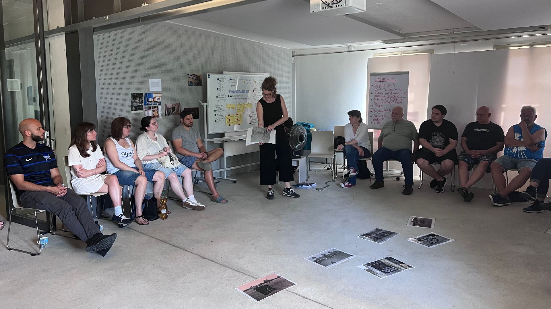 Herthanerinnen und Herthaner bei einem Workshop.