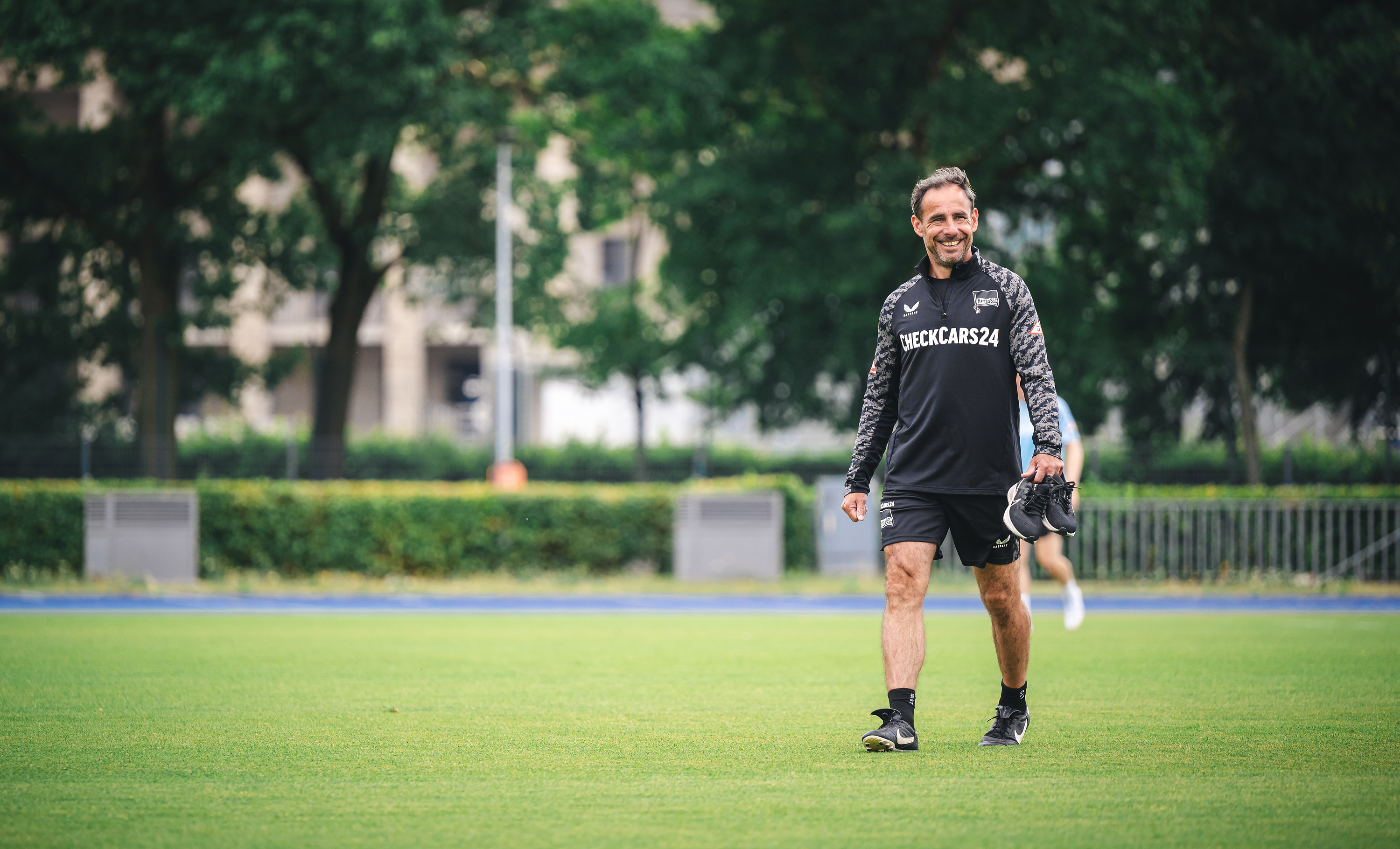 Michael Hartmann läuft über den Trainingsplatz.