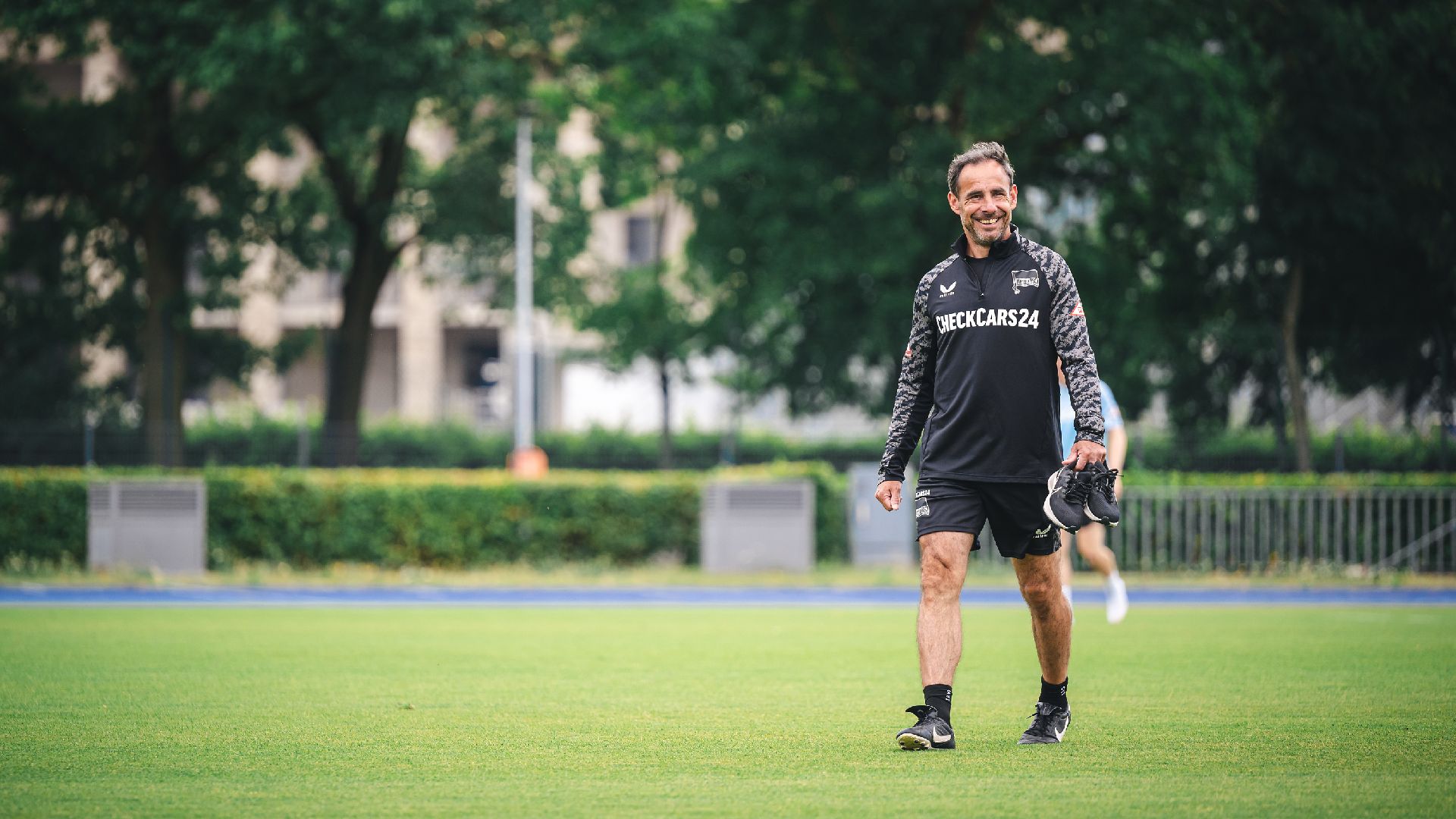 Michael Hartmann läuft über den Trainingsplatz.